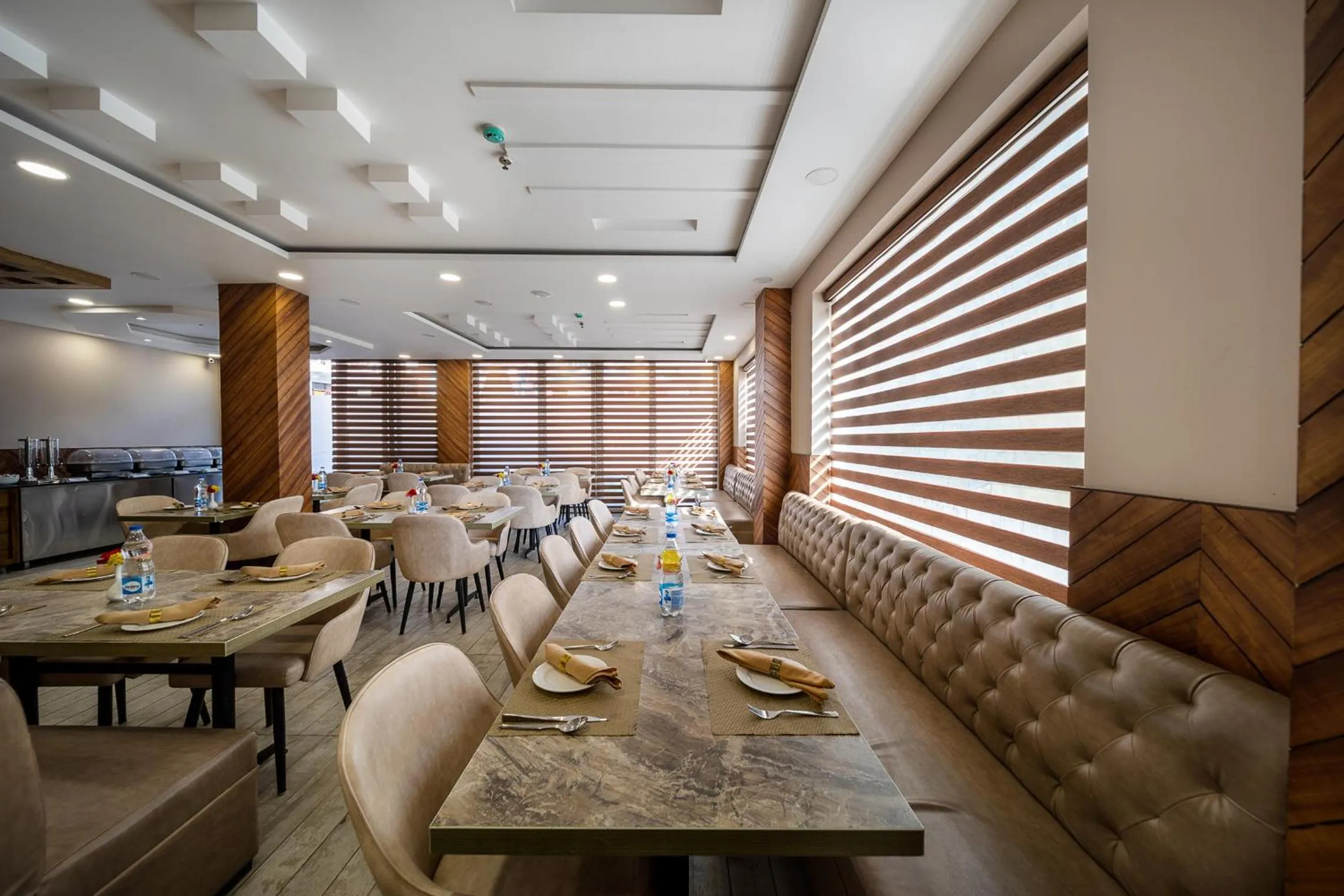 Restaurant/places to eat in Tripli Hotels Shivaay