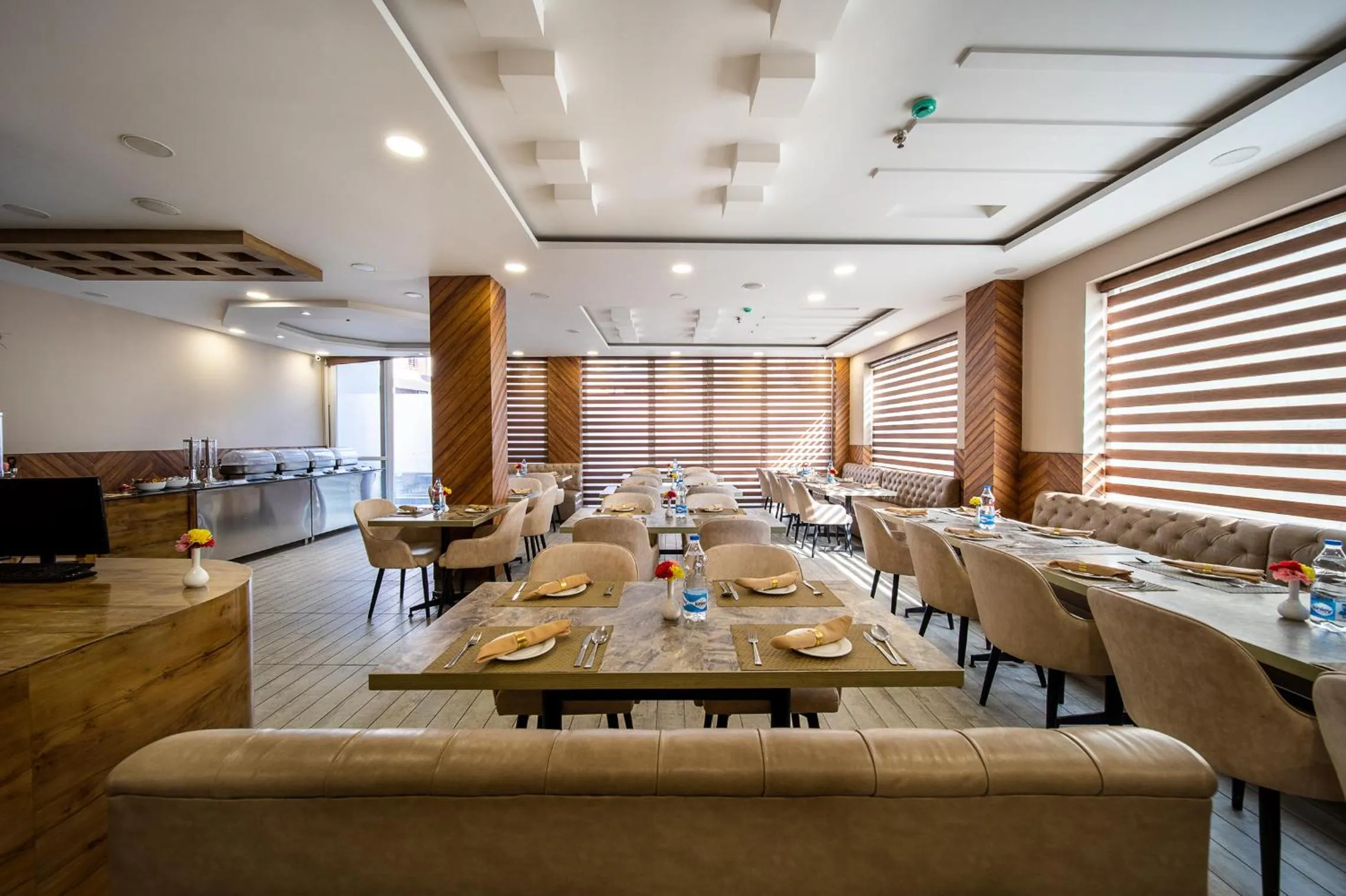 Restaurant/places to eat in Tripli Hotels Shivaay