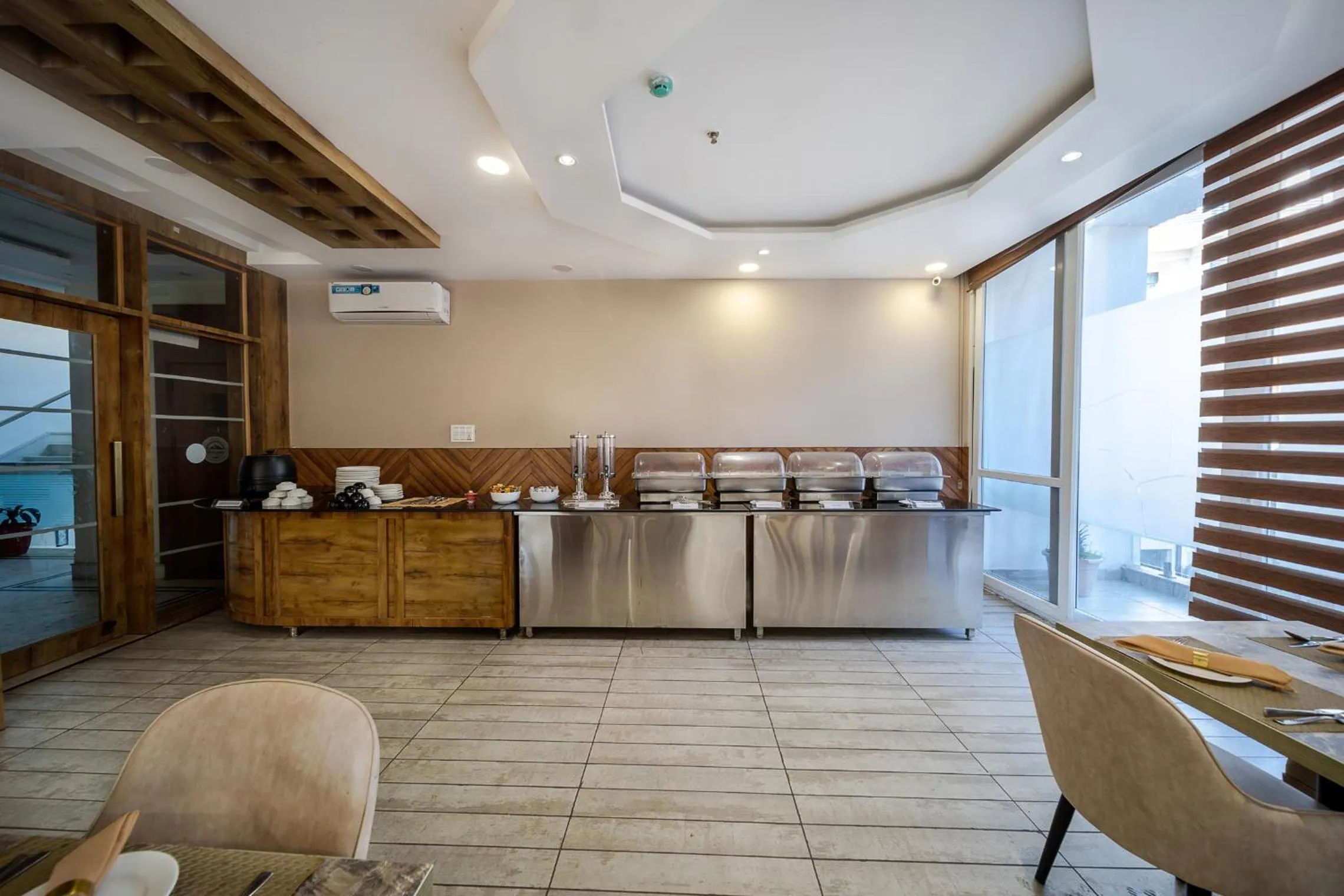 Dining area in Tripli Hotels Shivaay