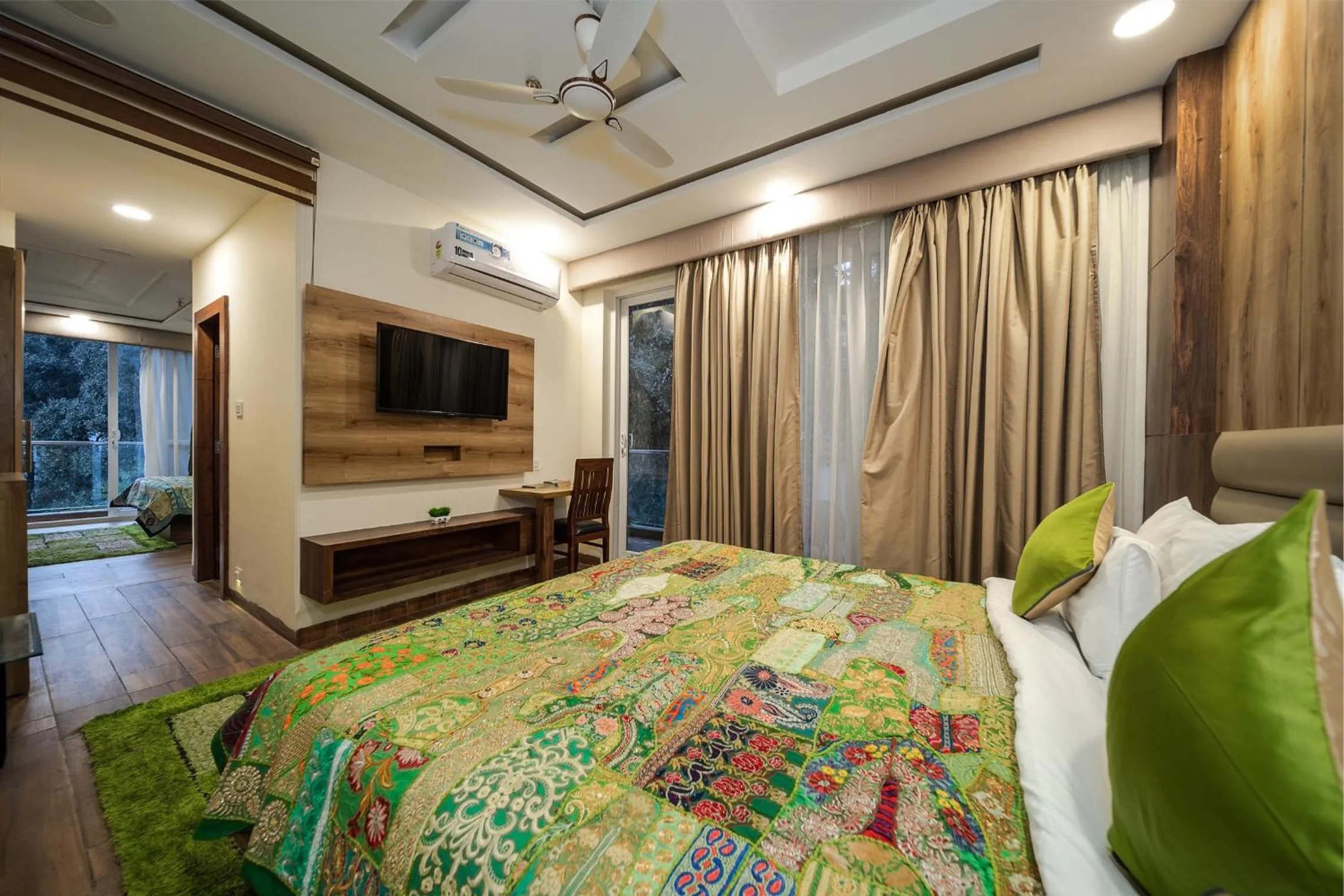Bed in Tripli Hotels Shivaay