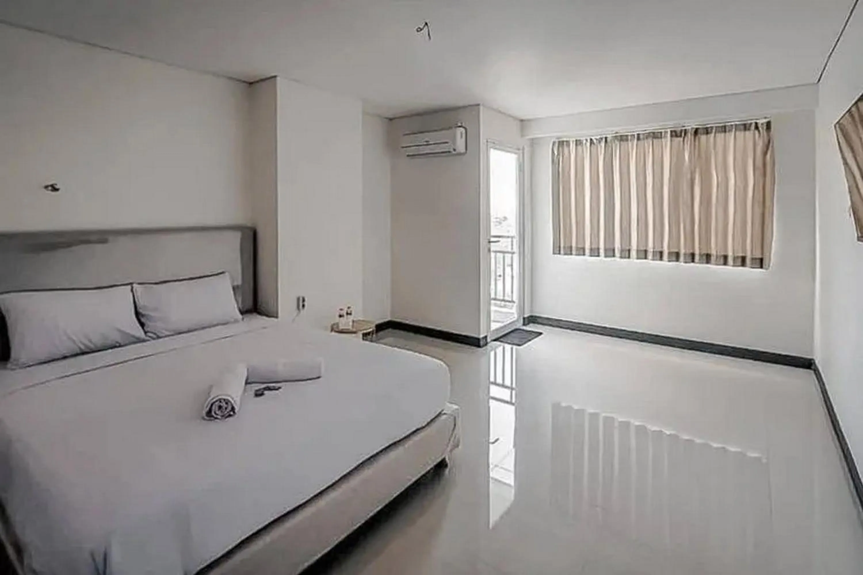 Bedroom, Bed in RedLiving Apartemen Sentraland Semarang - WIN Property