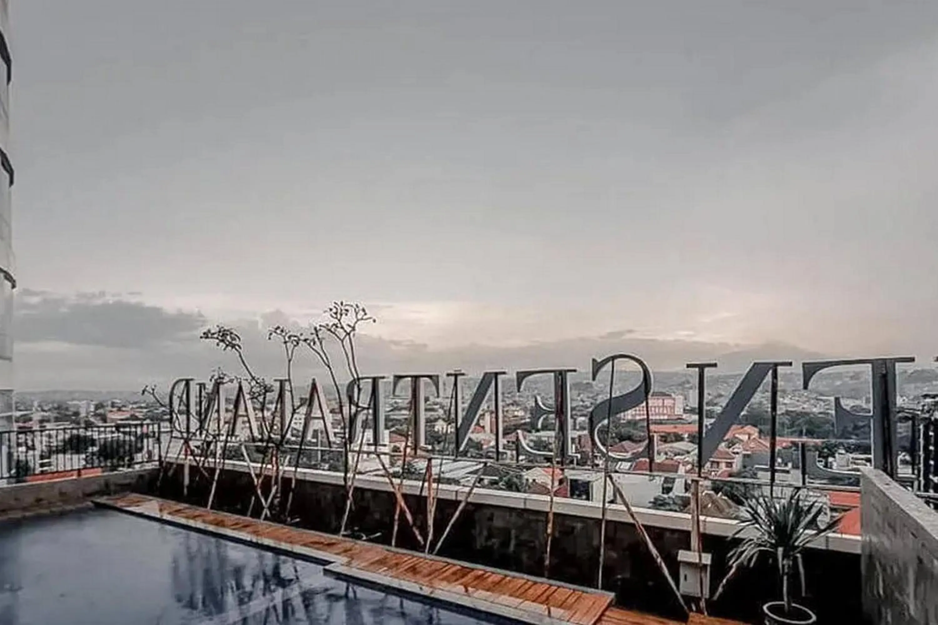 Swimming pool in RedLiving Apartemen Sentraland Semarang - WIN Property