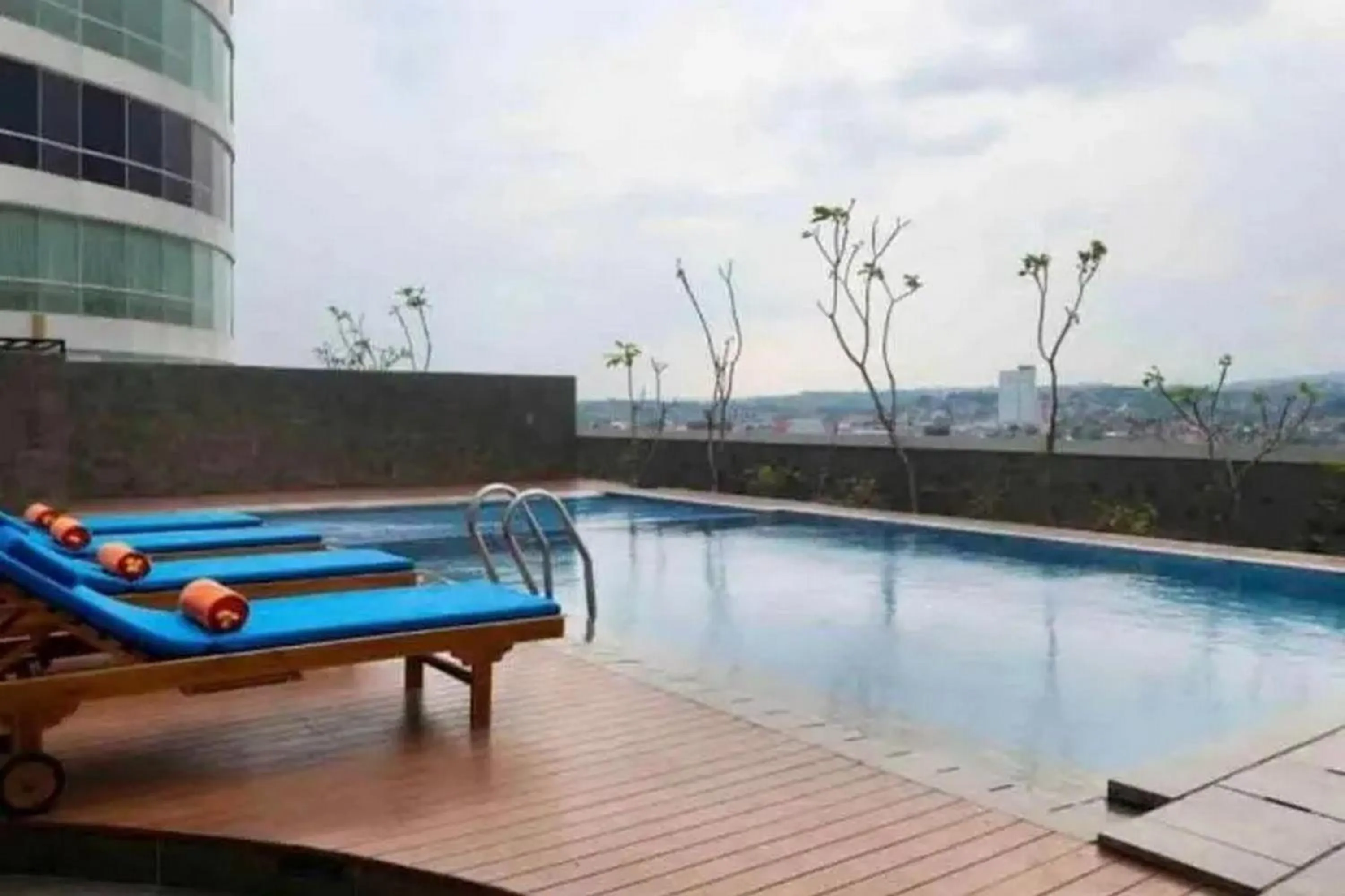 Swimming pool in RedLiving Apartemen Sentraland Semarang - WIN Property
