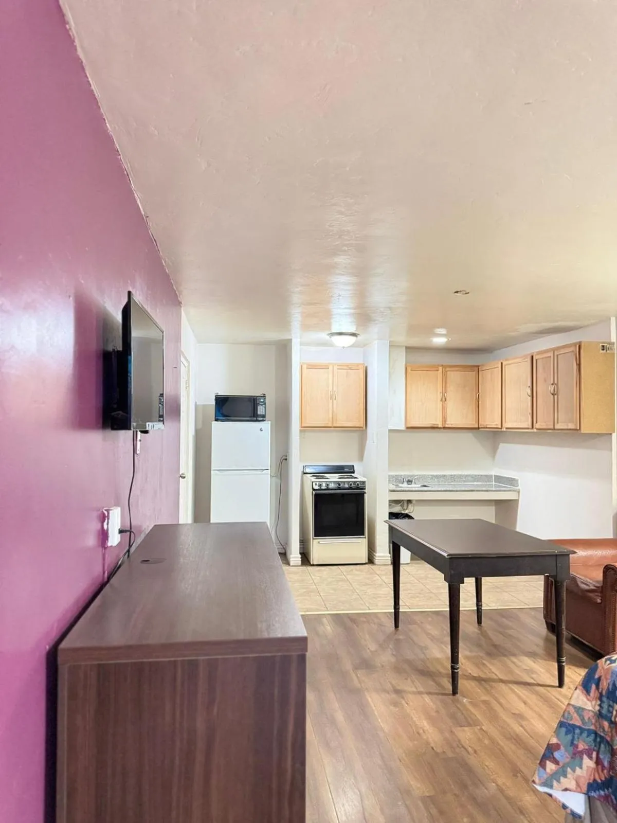 Shower in B&J HOTEL AND APARTMENTS