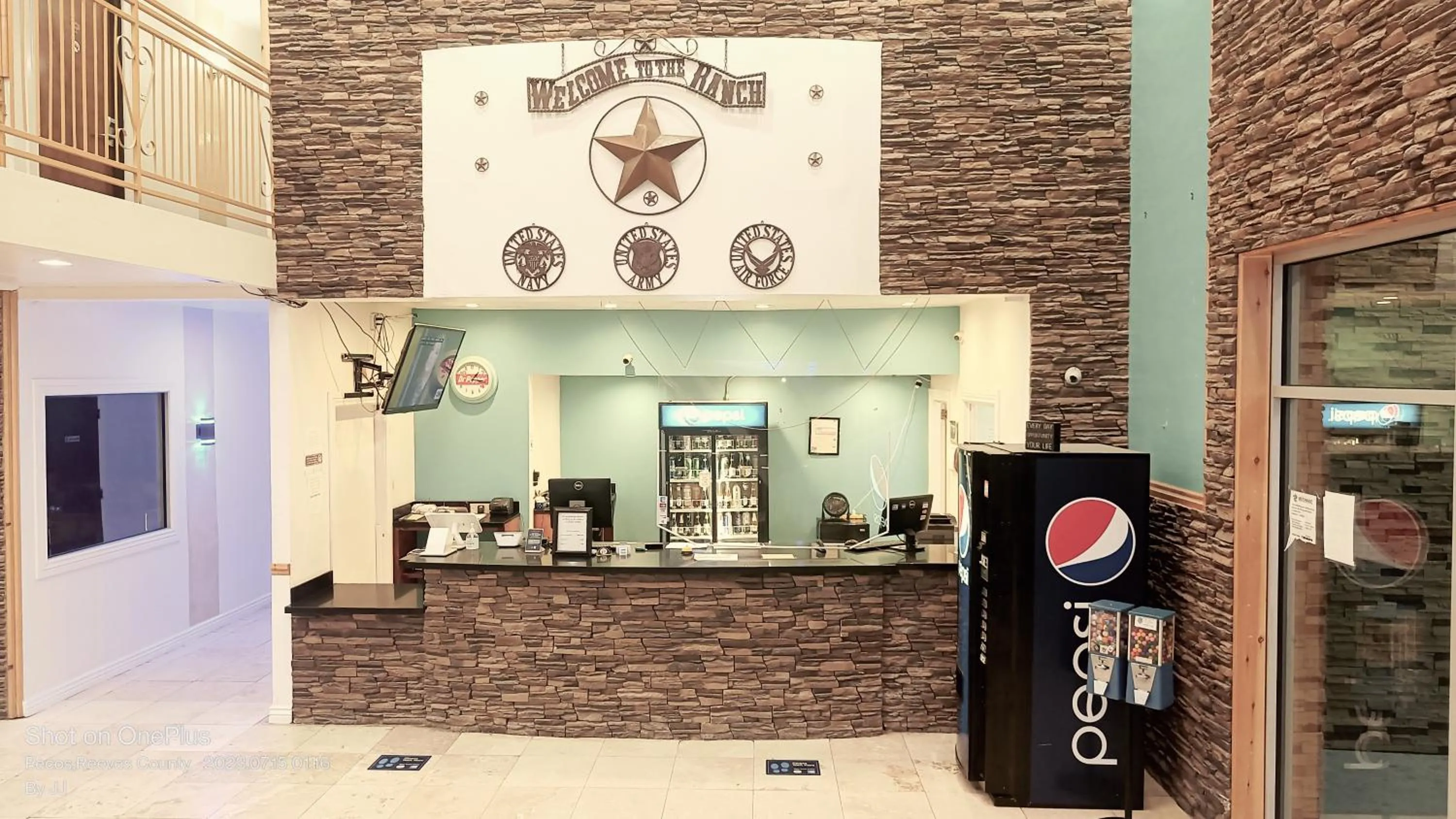 Lobby or reception in B&J HOTEL AND APARTMENTS