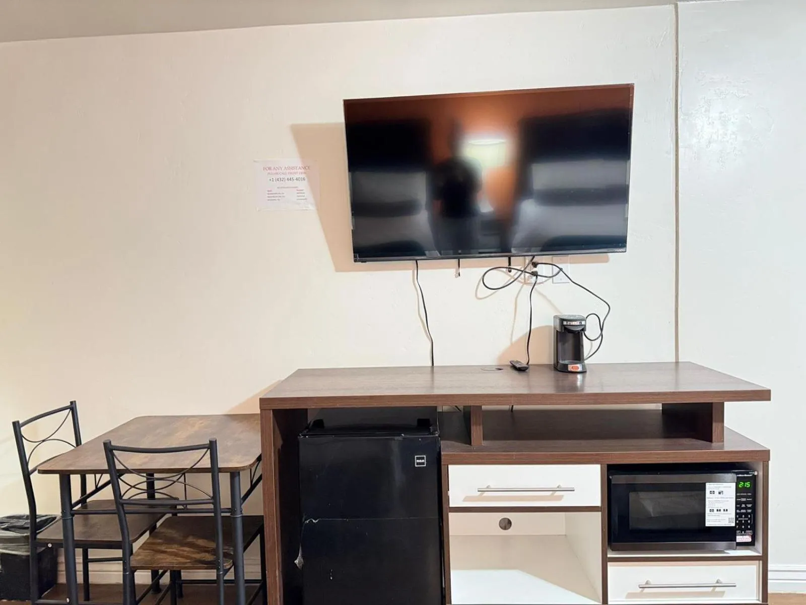 Bed in B&J HOTEL AND APARTMENTS