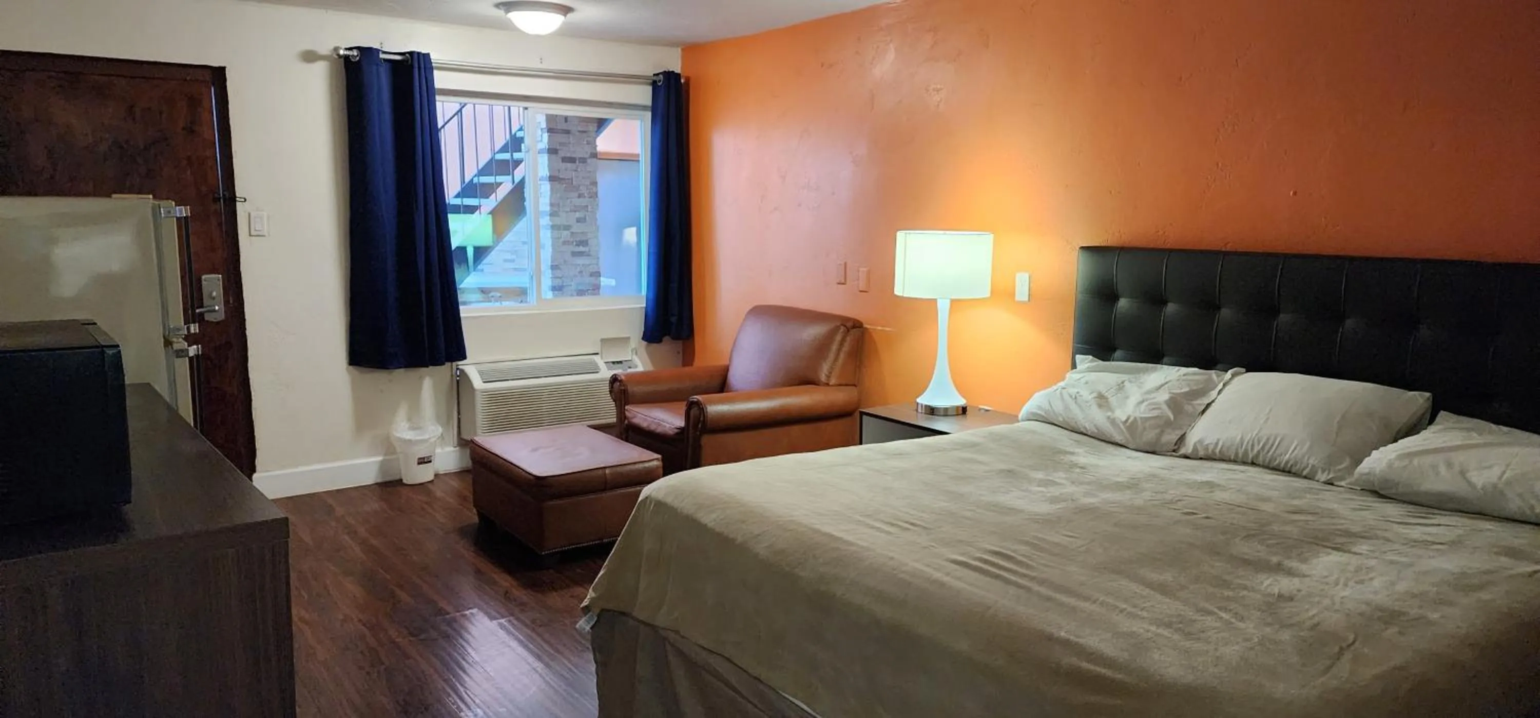 Bed in B&J HOTEL AND APARTMENTS