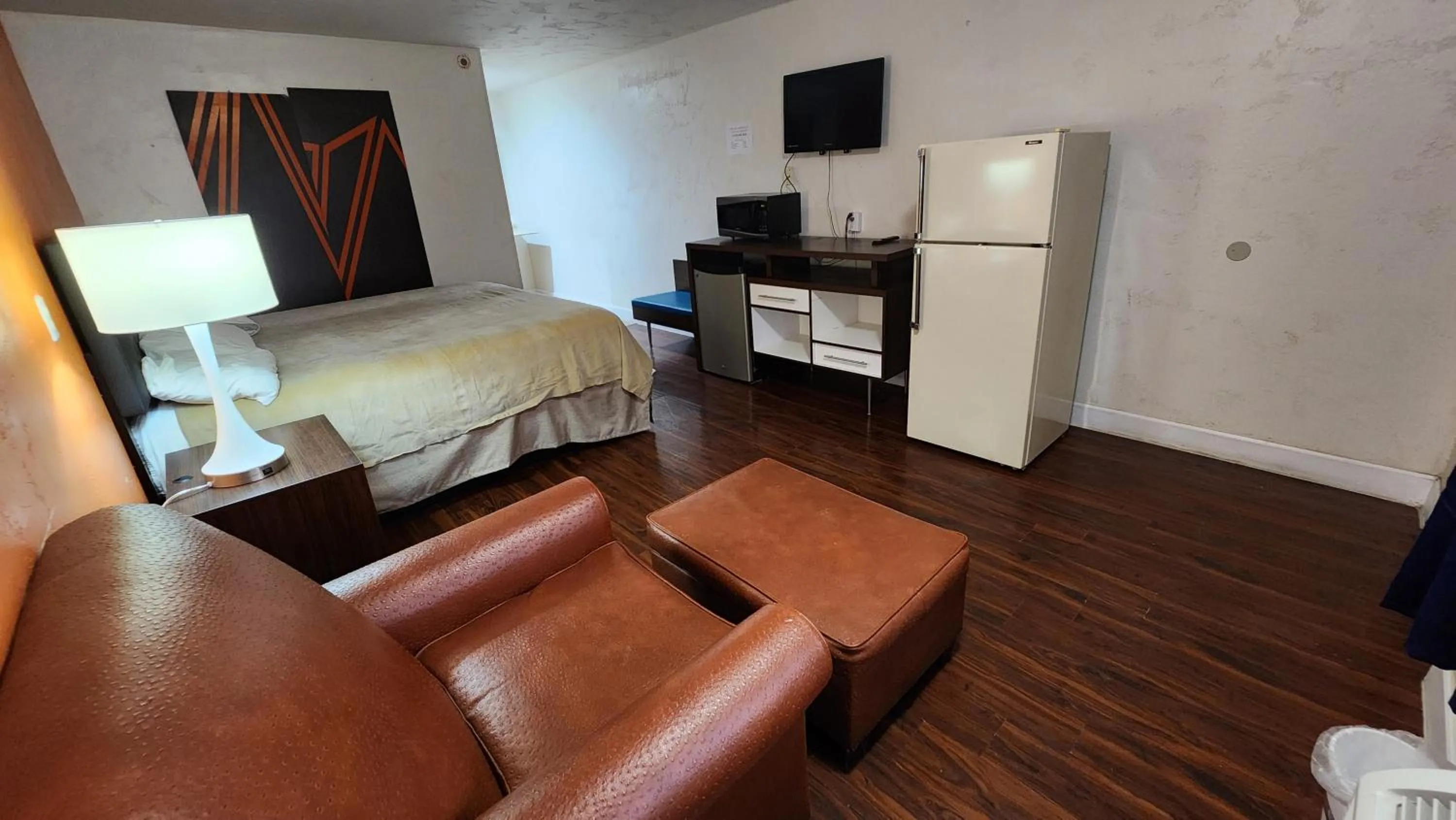 Bed in B&J HOTEL AND APARTMENTS