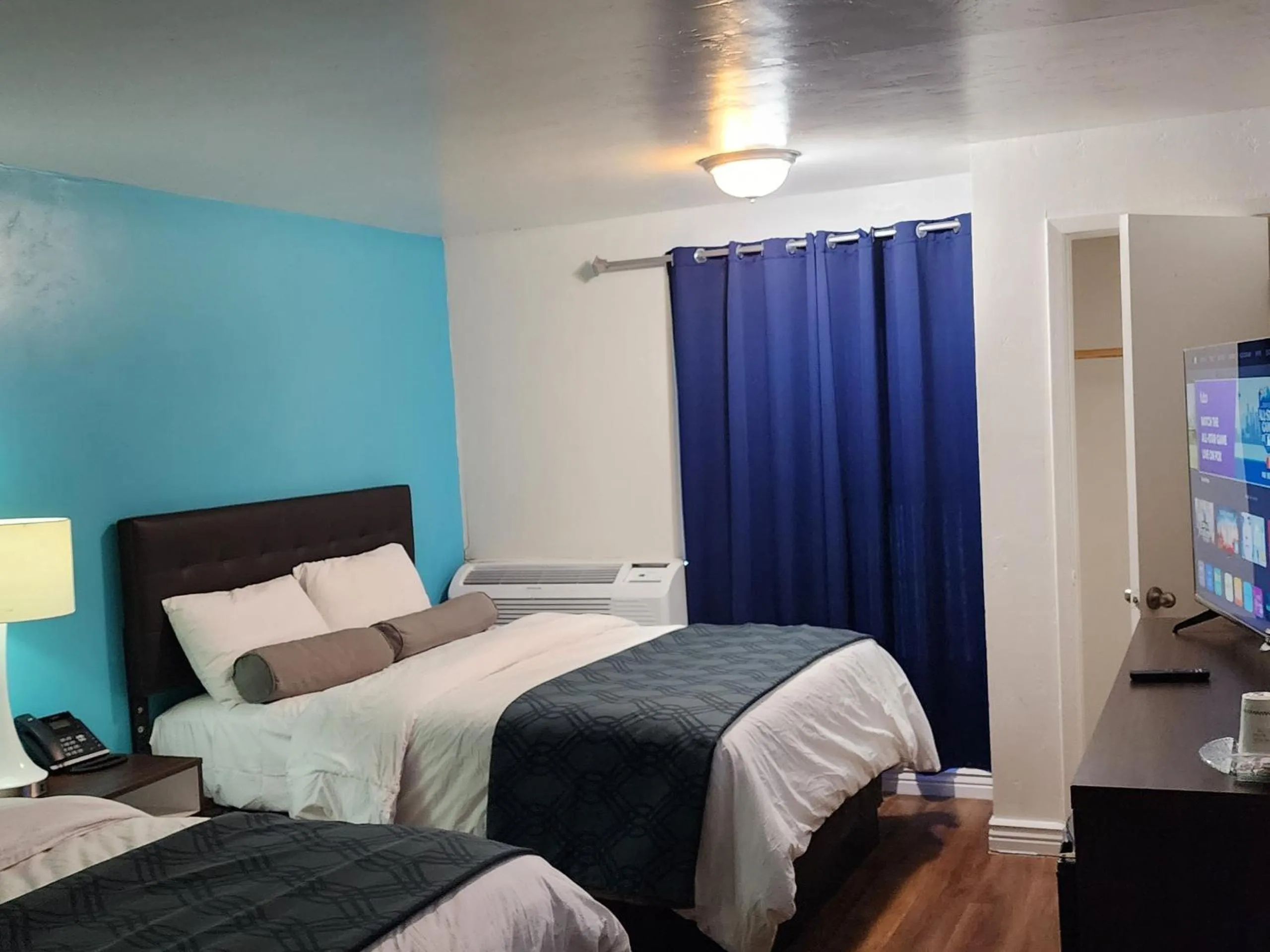 Bed in B&J HOTEL AND APARTMENTS