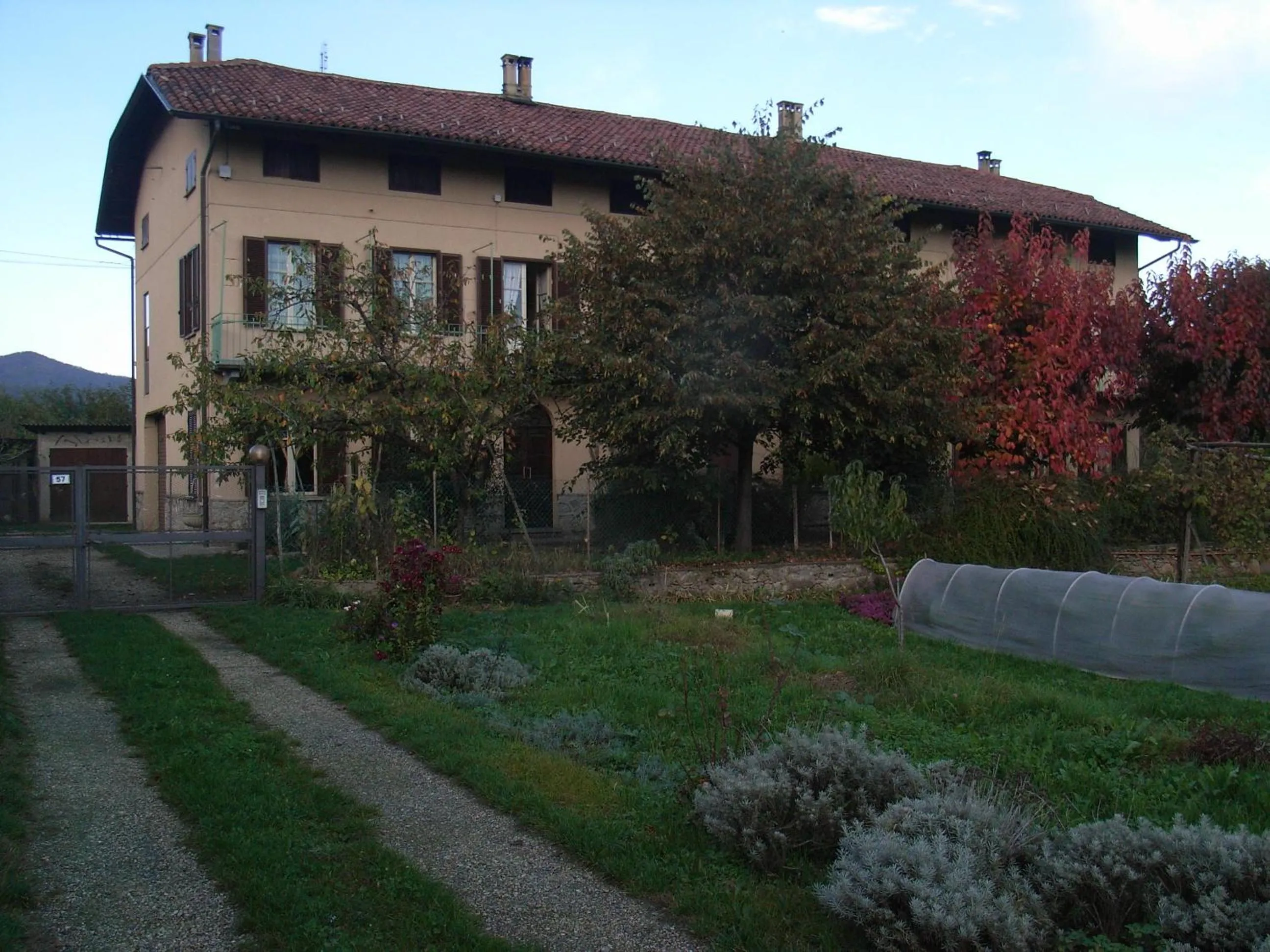 Facade/entrance in U Tej