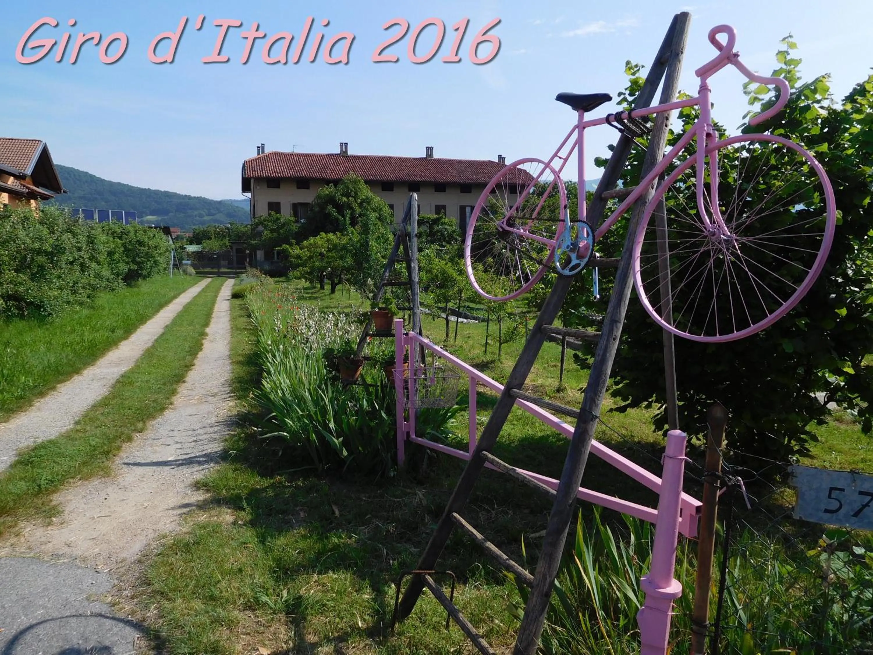 Facade/entrance in U Tej