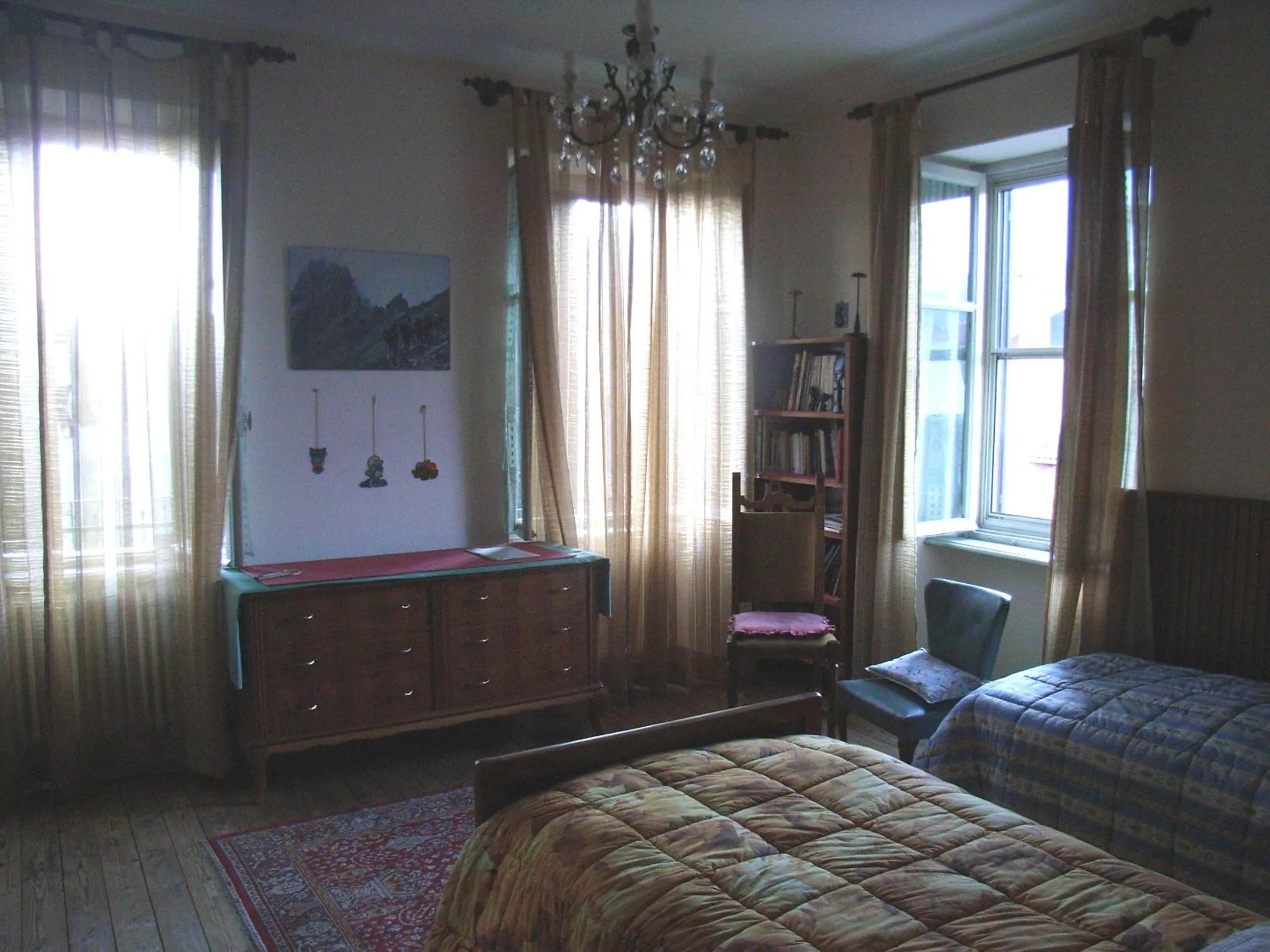 Photo of the whole room in U Tej