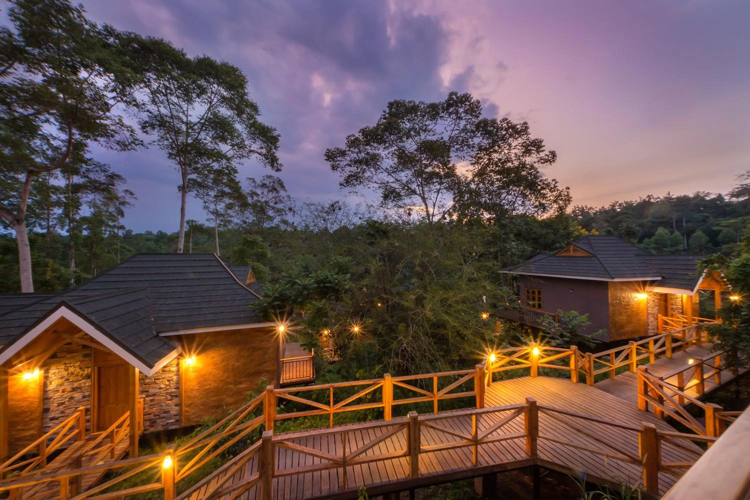 Sunset in Chimpundu Lodge