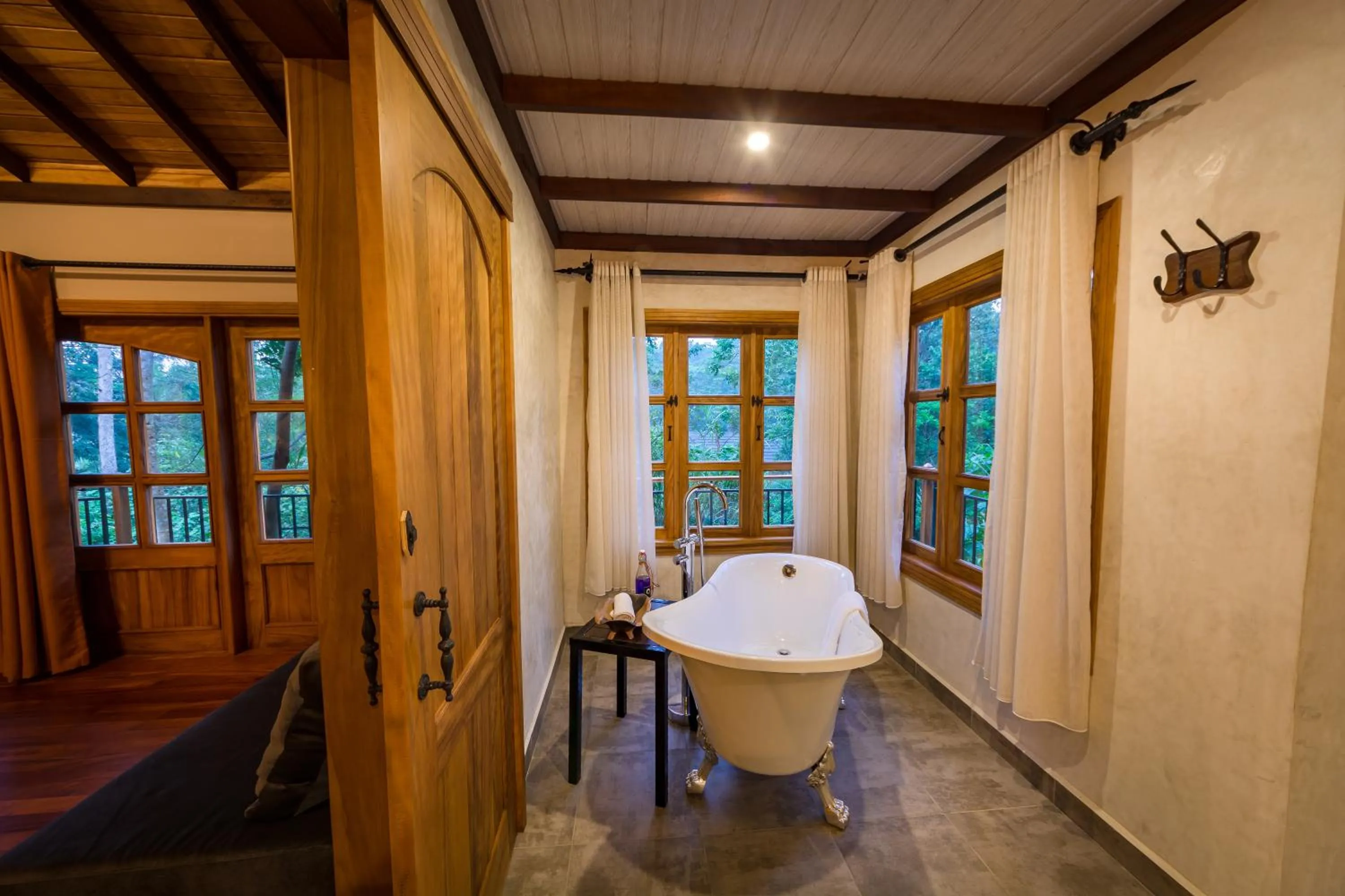 Bath in Chimpundu Lodge