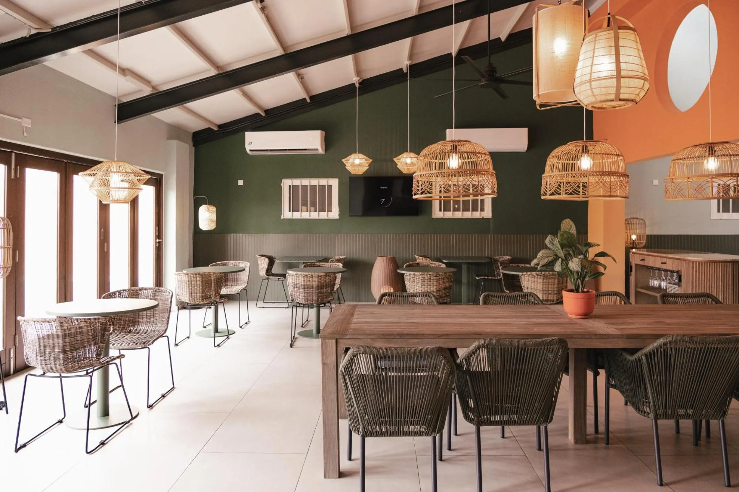 Restaurant/places to eat in The Freedom Hotel