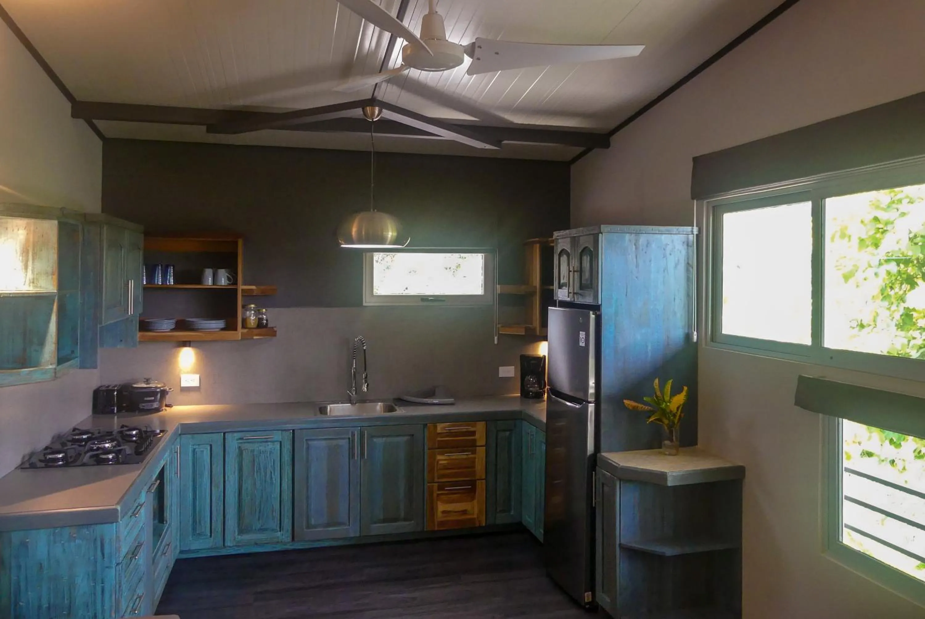 Kitchen or kitchenette in Hotel FAREMITI Uvita