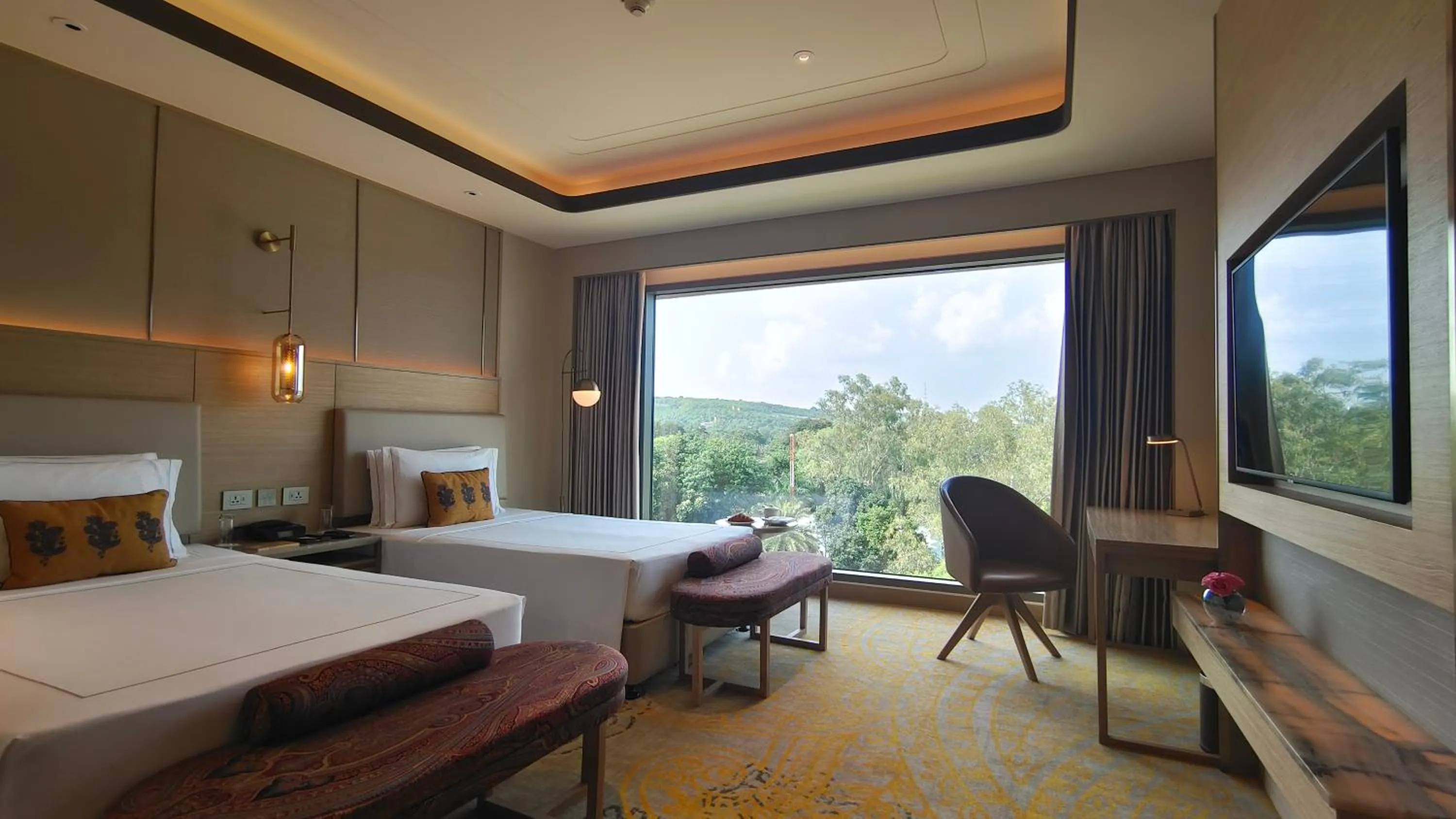 TV and multimedia, Bed in Taj Lakefront Bhopal