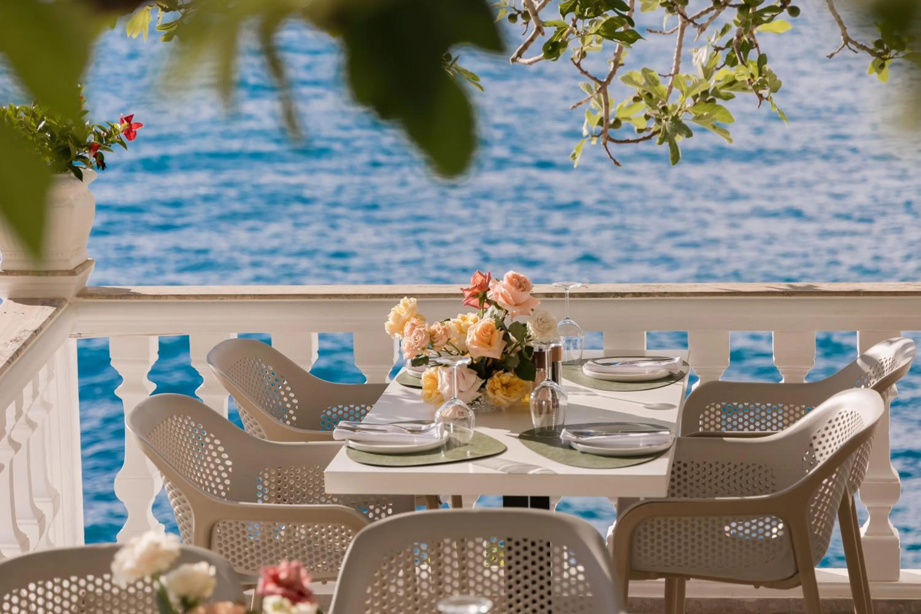 Restaurant/places to eat in Hotel Liro - Adults Only