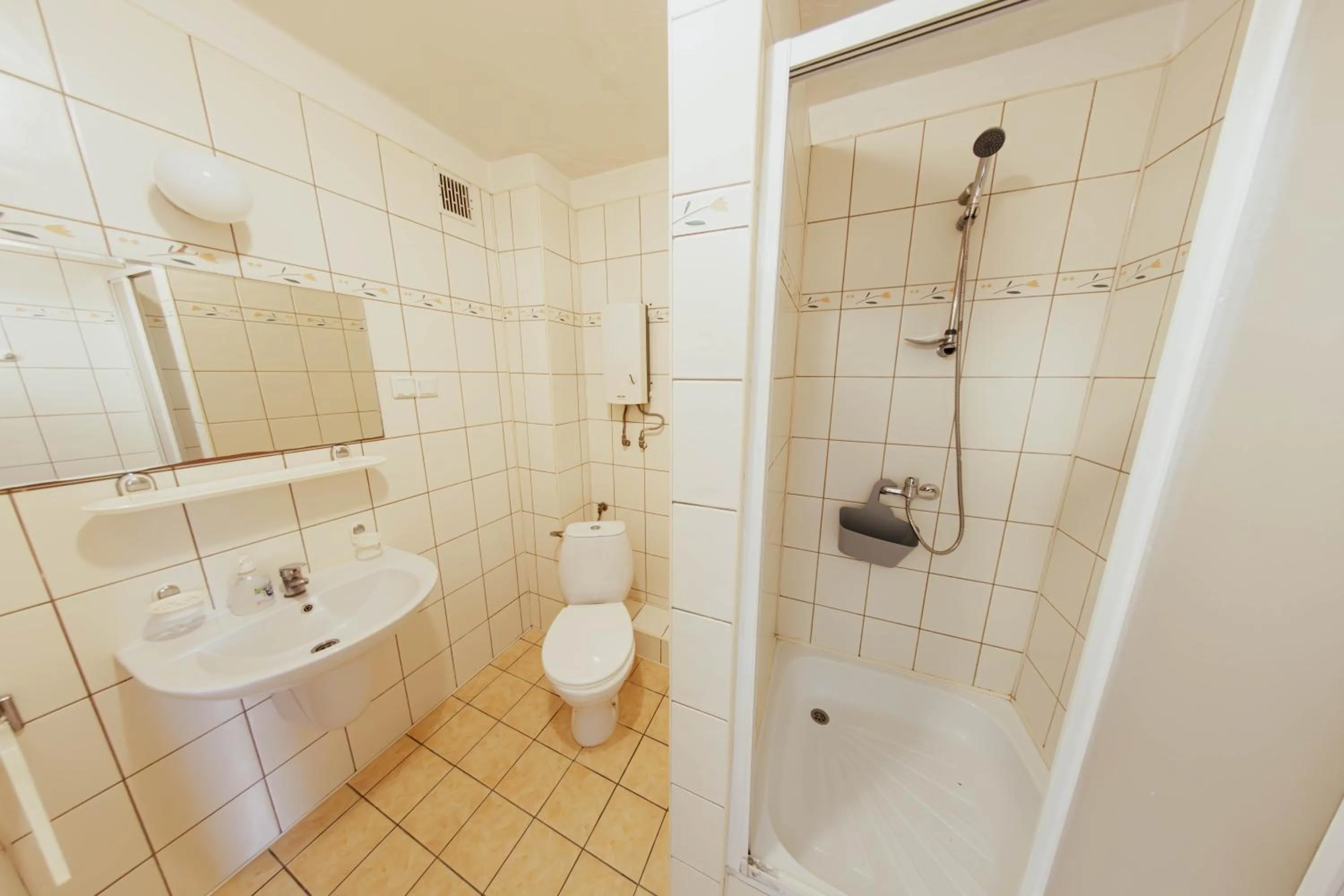 Shower in Twój Hostel Ruda Śląska