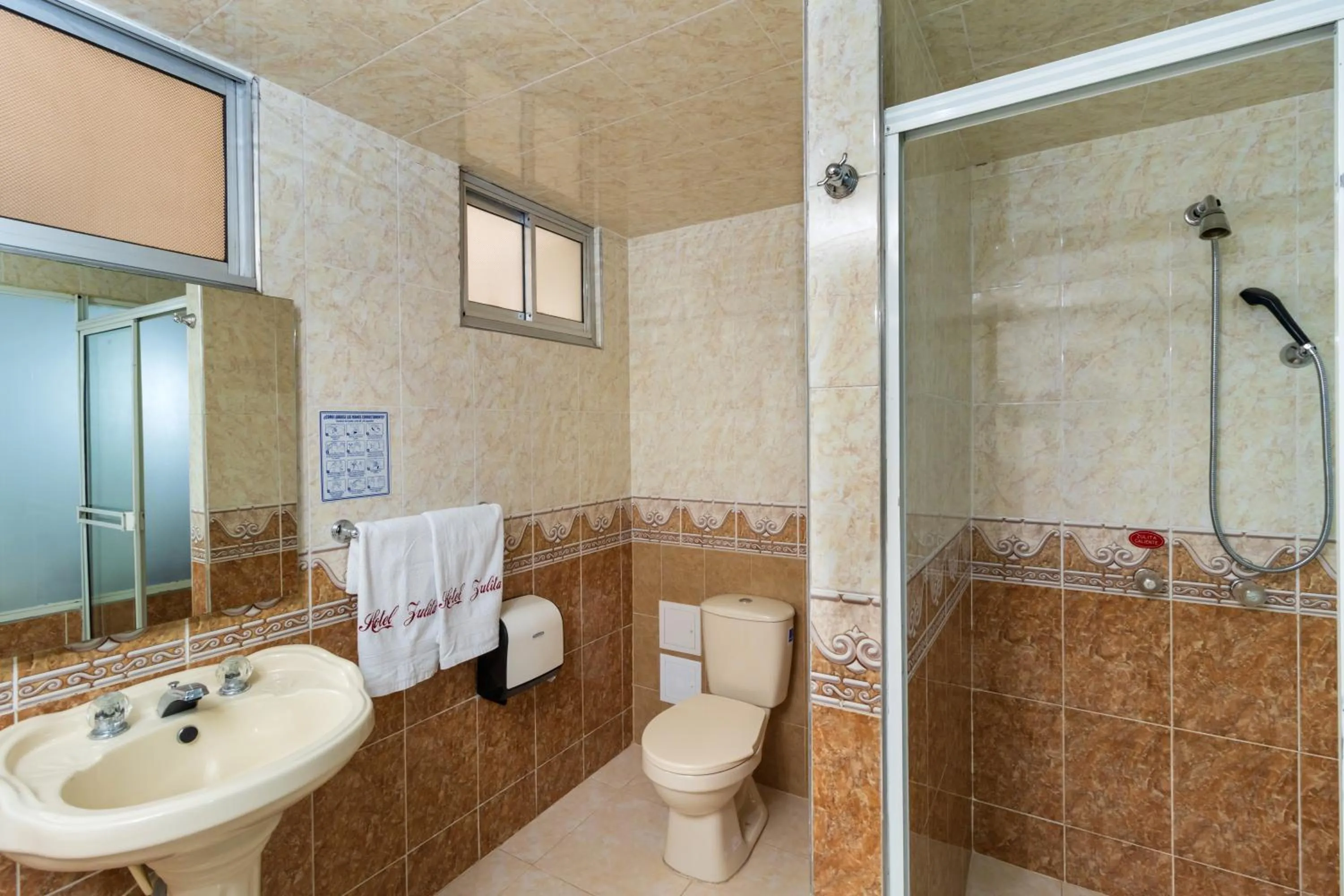 Shower in Hotel Zulita