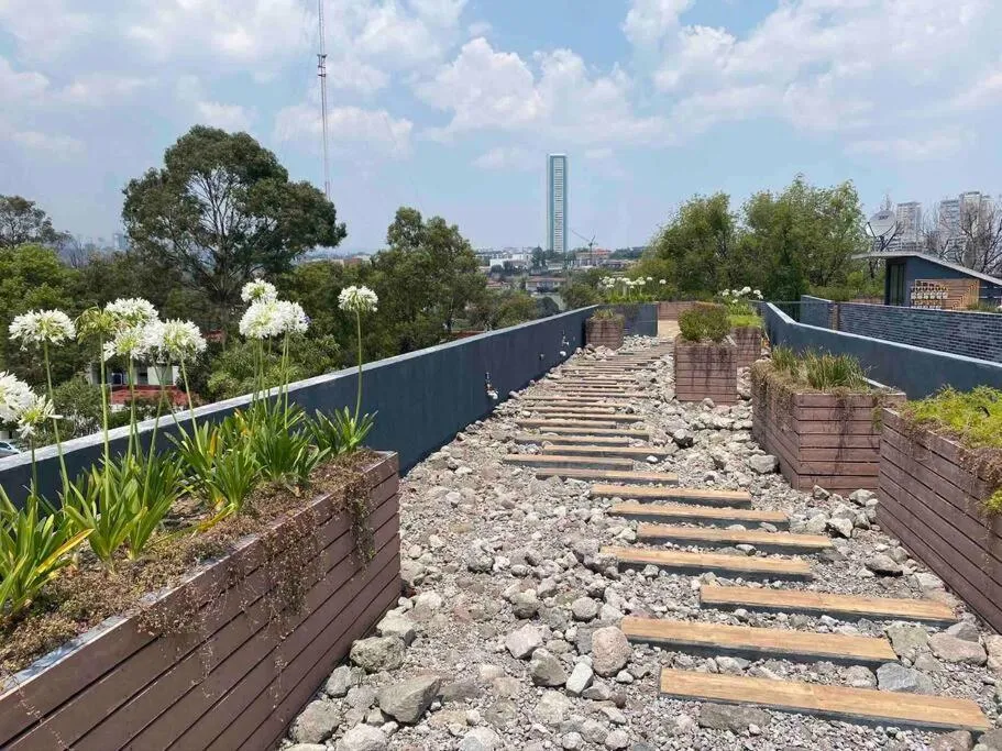 GRAN UBICACIÓN, en la zona de SANTA FE, KING BED