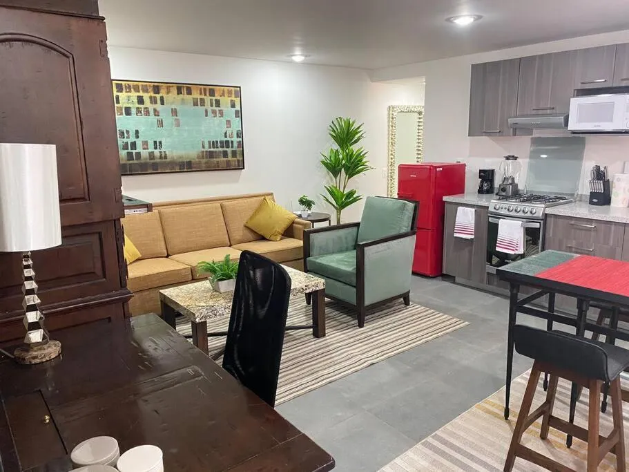 GRAN UBICACIÓN, en la zona de SANTA FE, KING BED