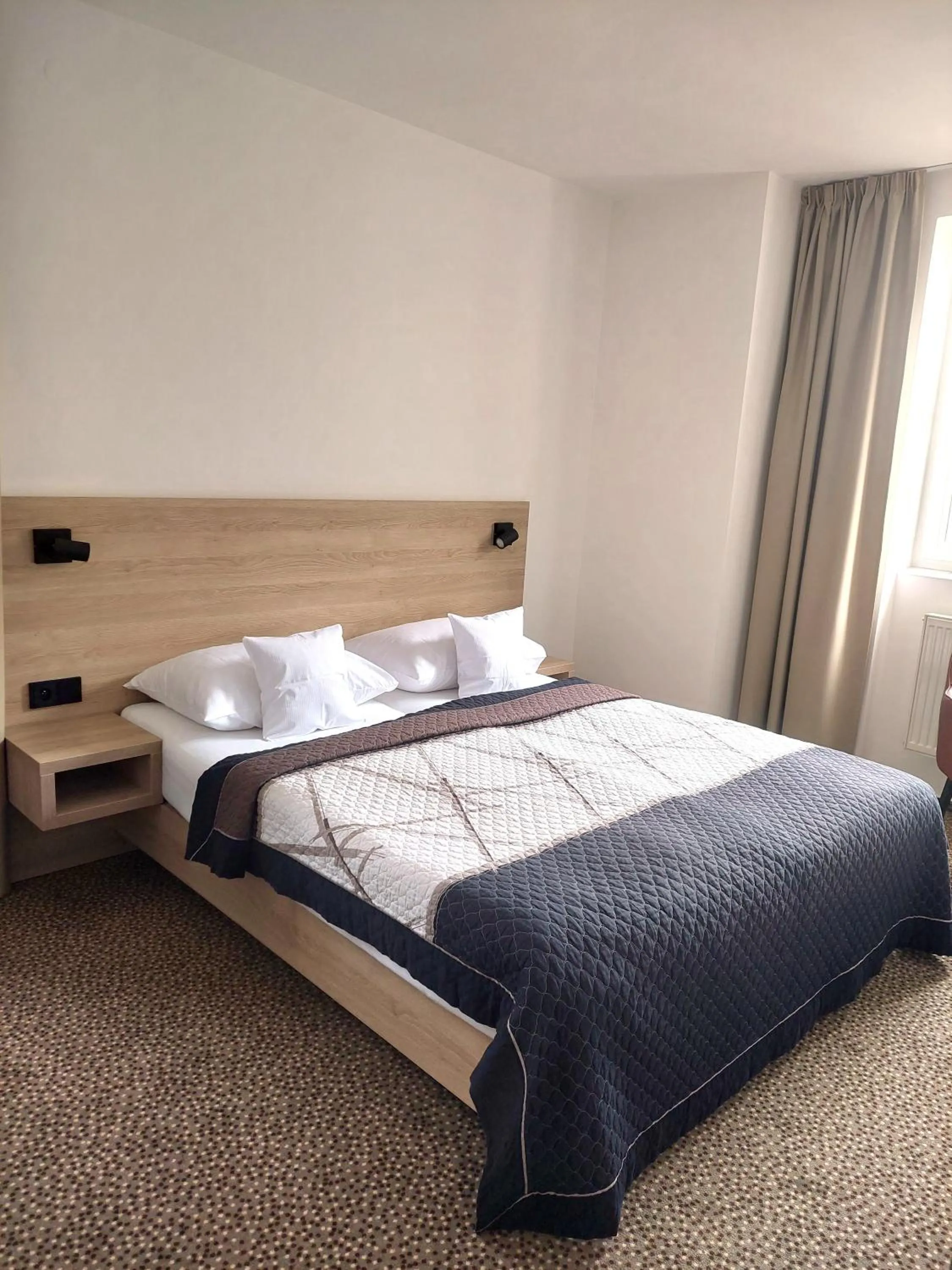 Bedroom, Bed in Hotel Avion