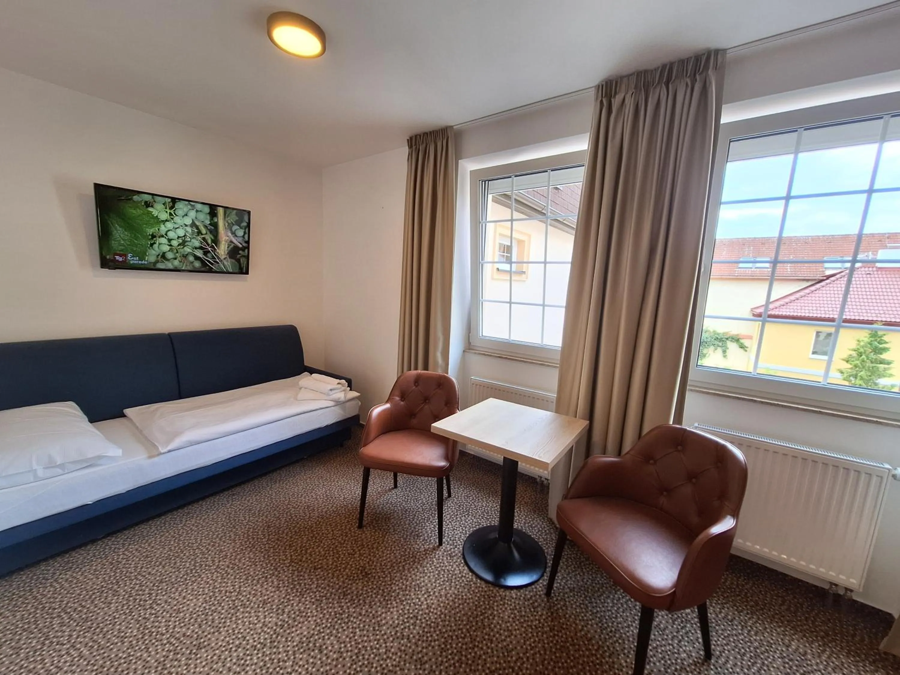 Property building, Bed in Hotel Avion