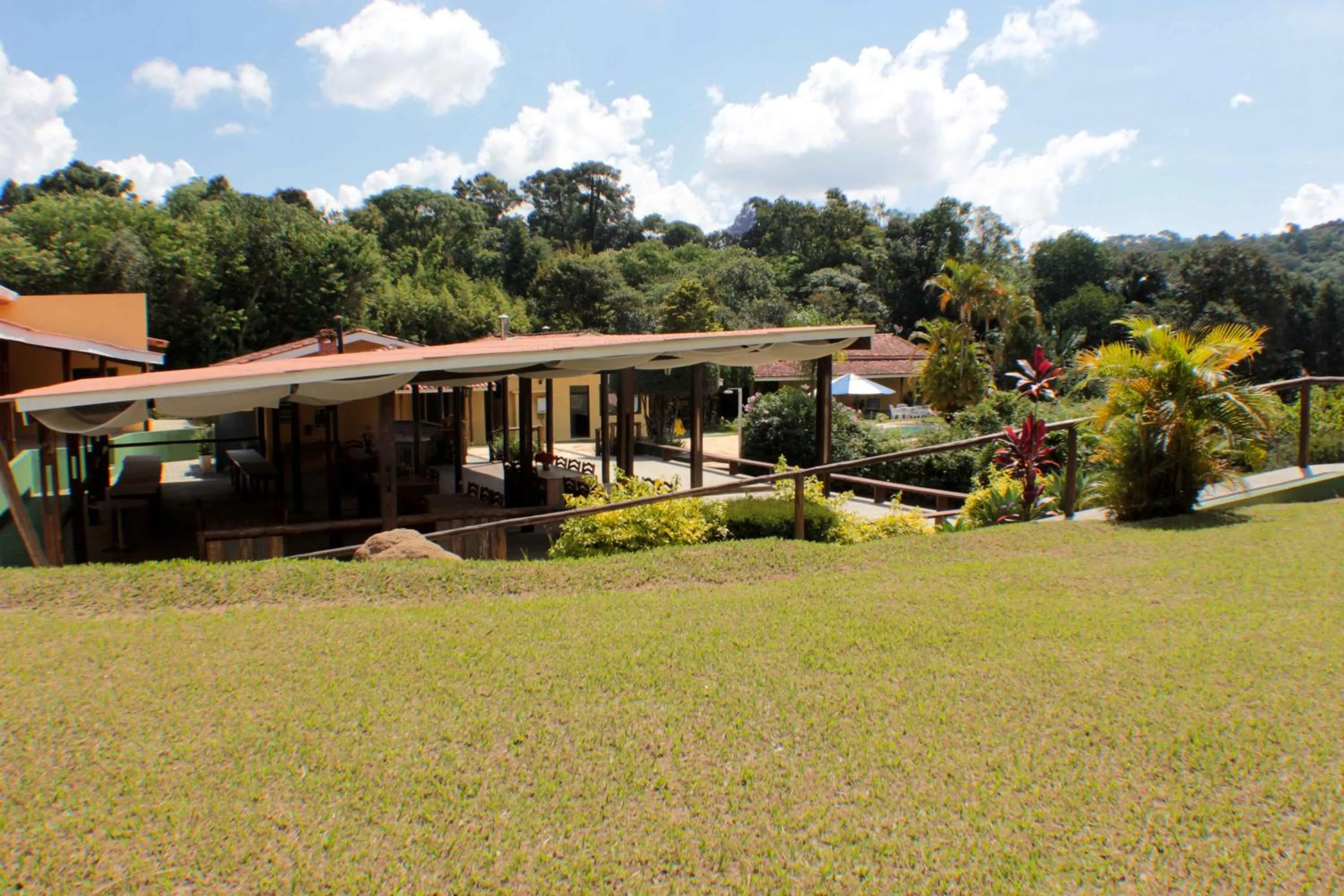 Property building in Pousada Realeza Atibaia