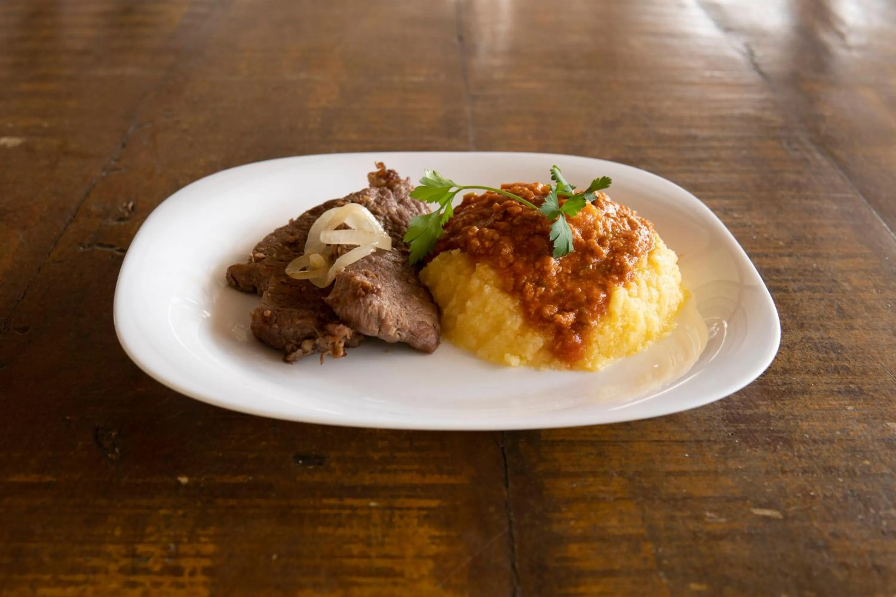 Restaurant/places to eat in Pousada Realeza Atibaia