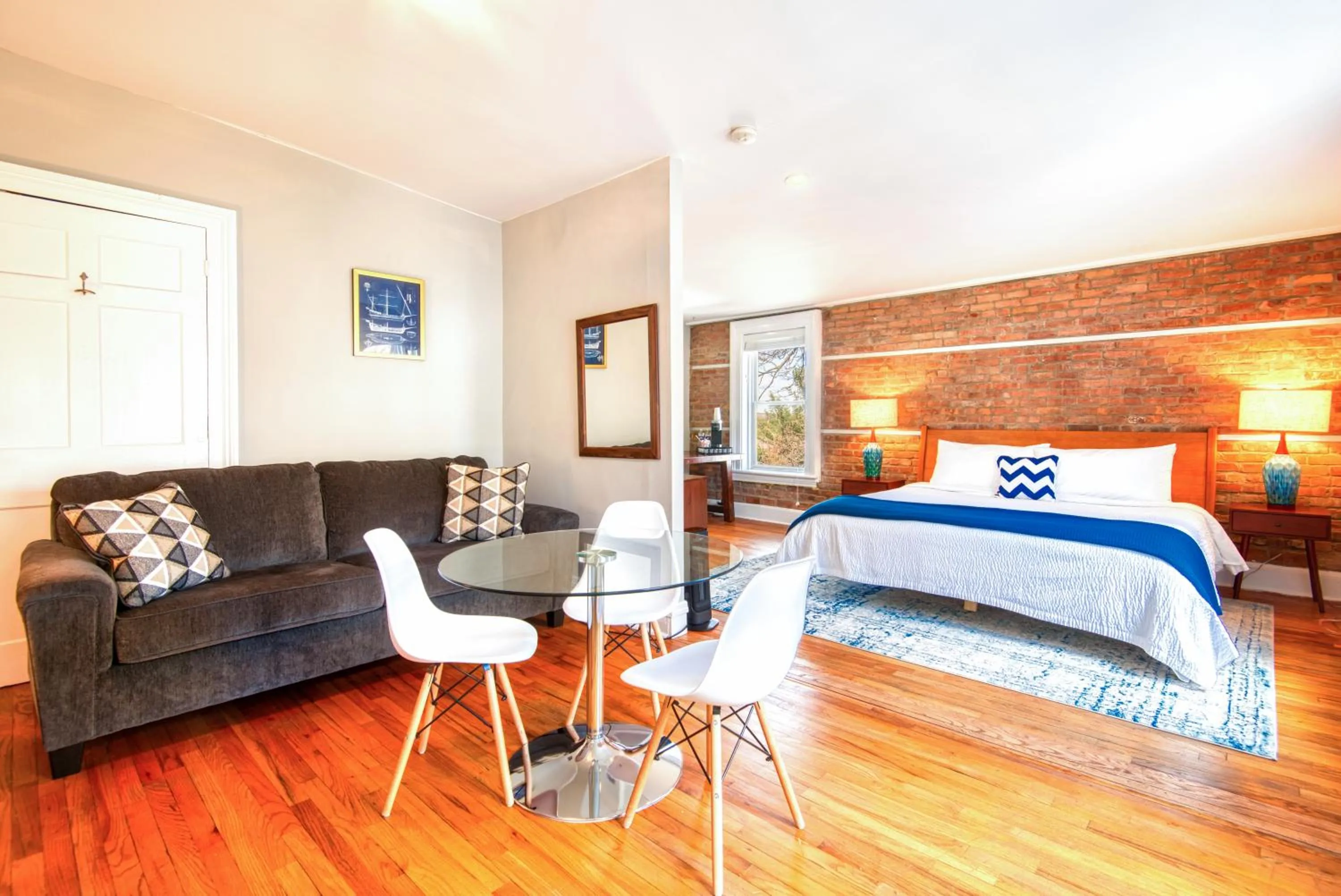 Bed in Hudson Mariner