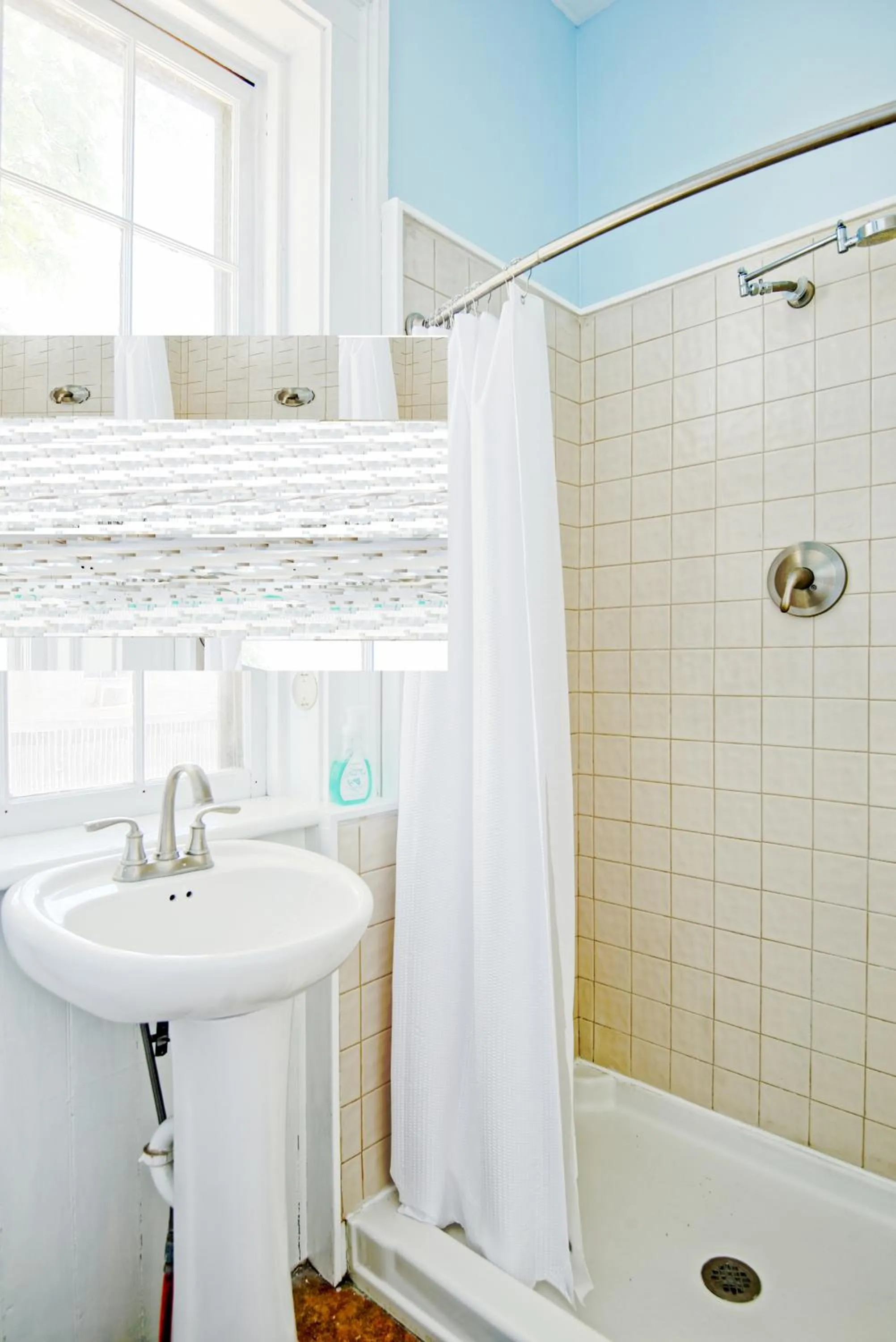 Bathroom in Hudson Mariner