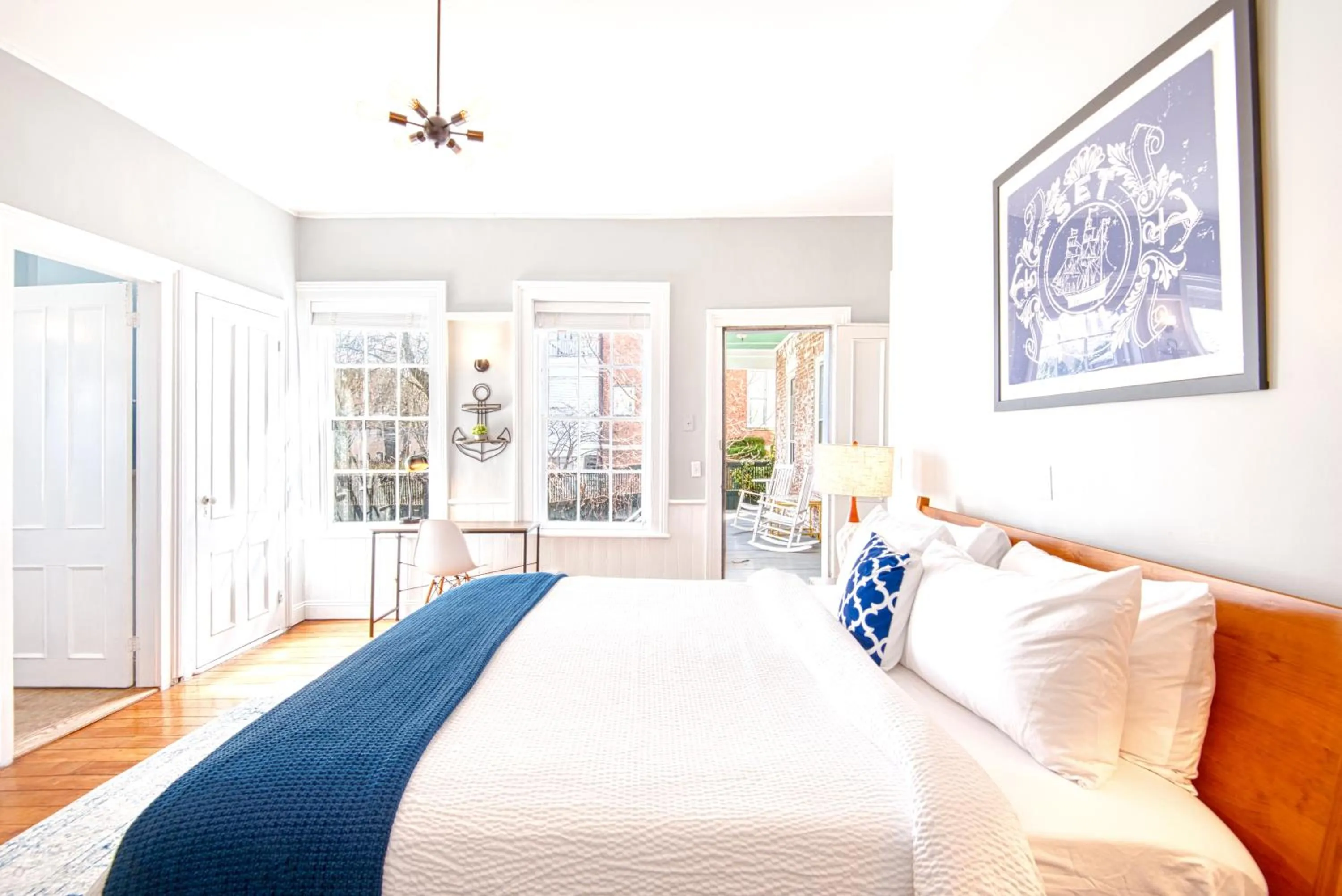 Bed in Hudson Mariner