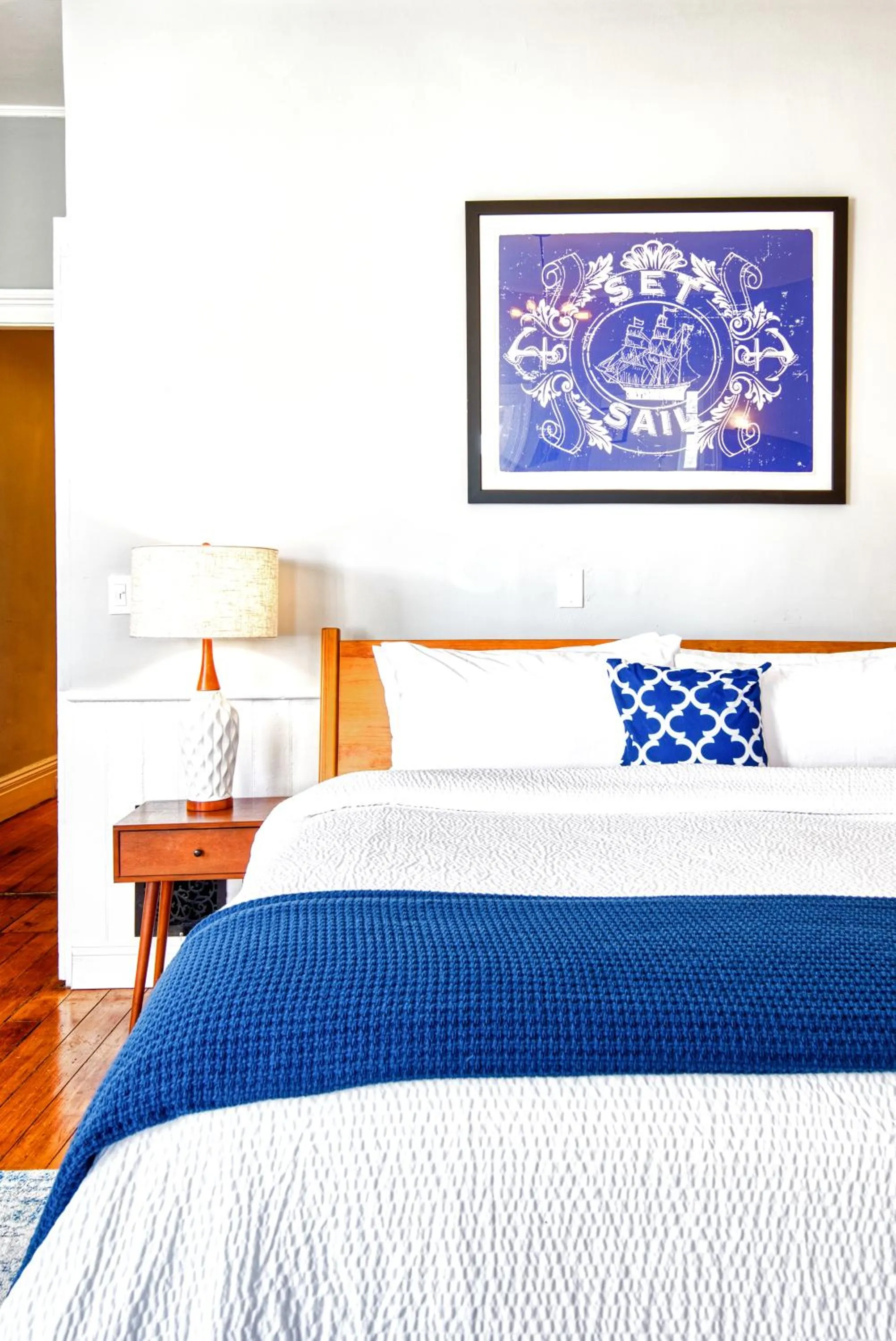 Bed in Hudson Mariner