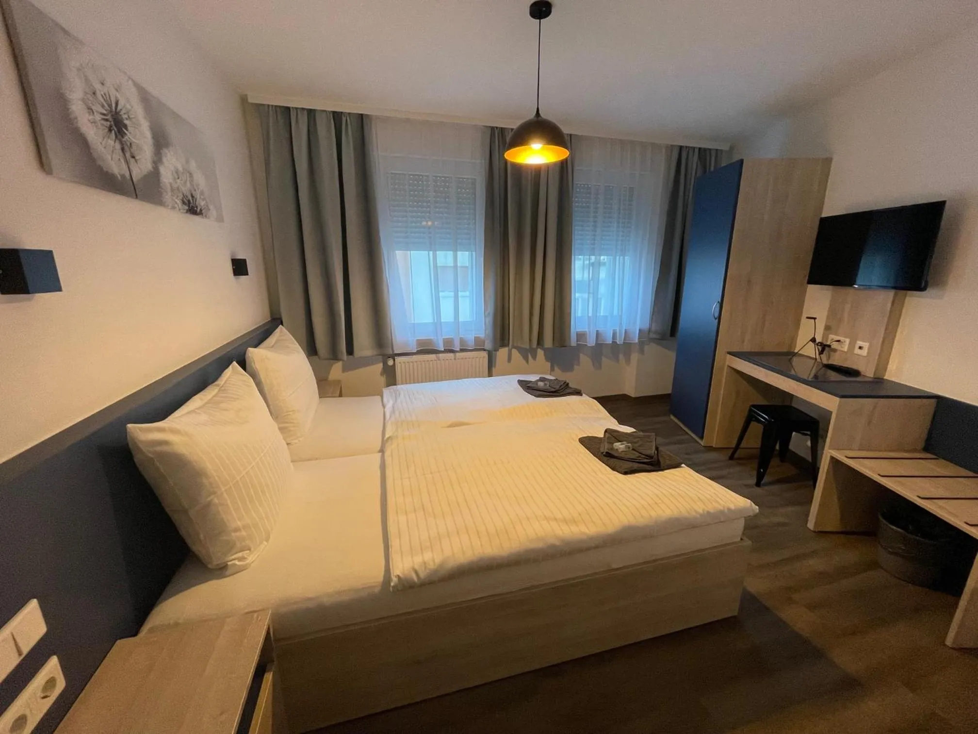 Photo of the whole room, Bed in Hotel Central City Hbf Nürnberg Garni