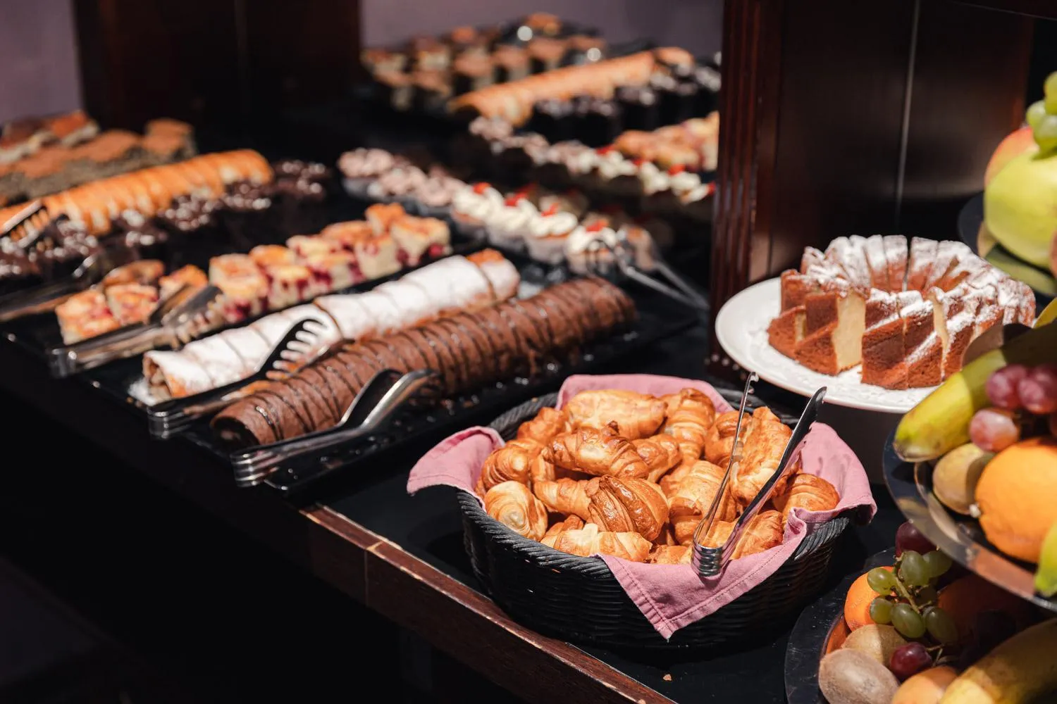 Buffet breakfast in Michelangelo Grand Hotel