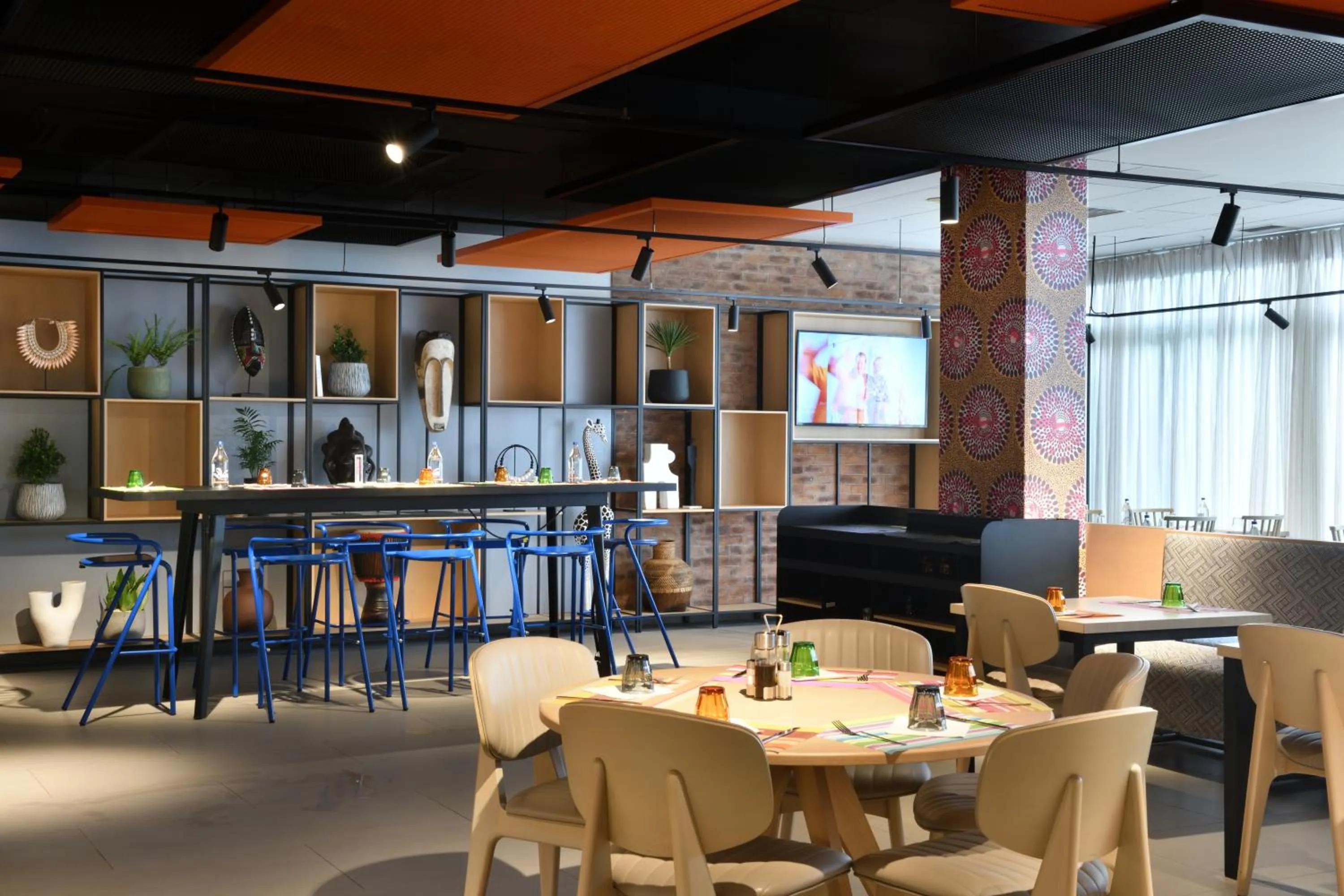 Restaurant/places to eat in Ibis Styles Abidjan Plateau