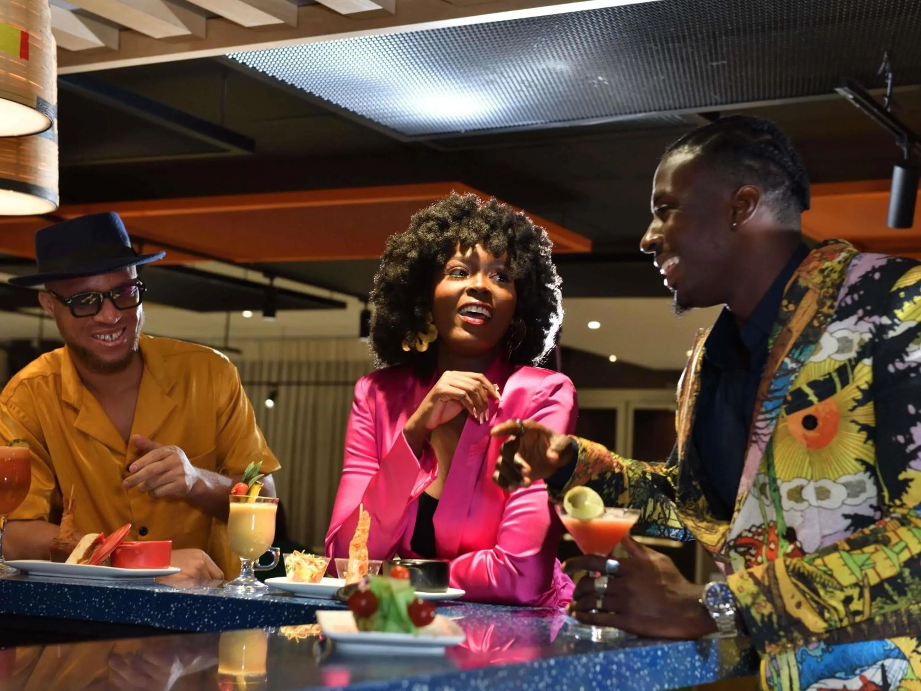 Lounge or bar in Ibis Styles Abidjan Plateau