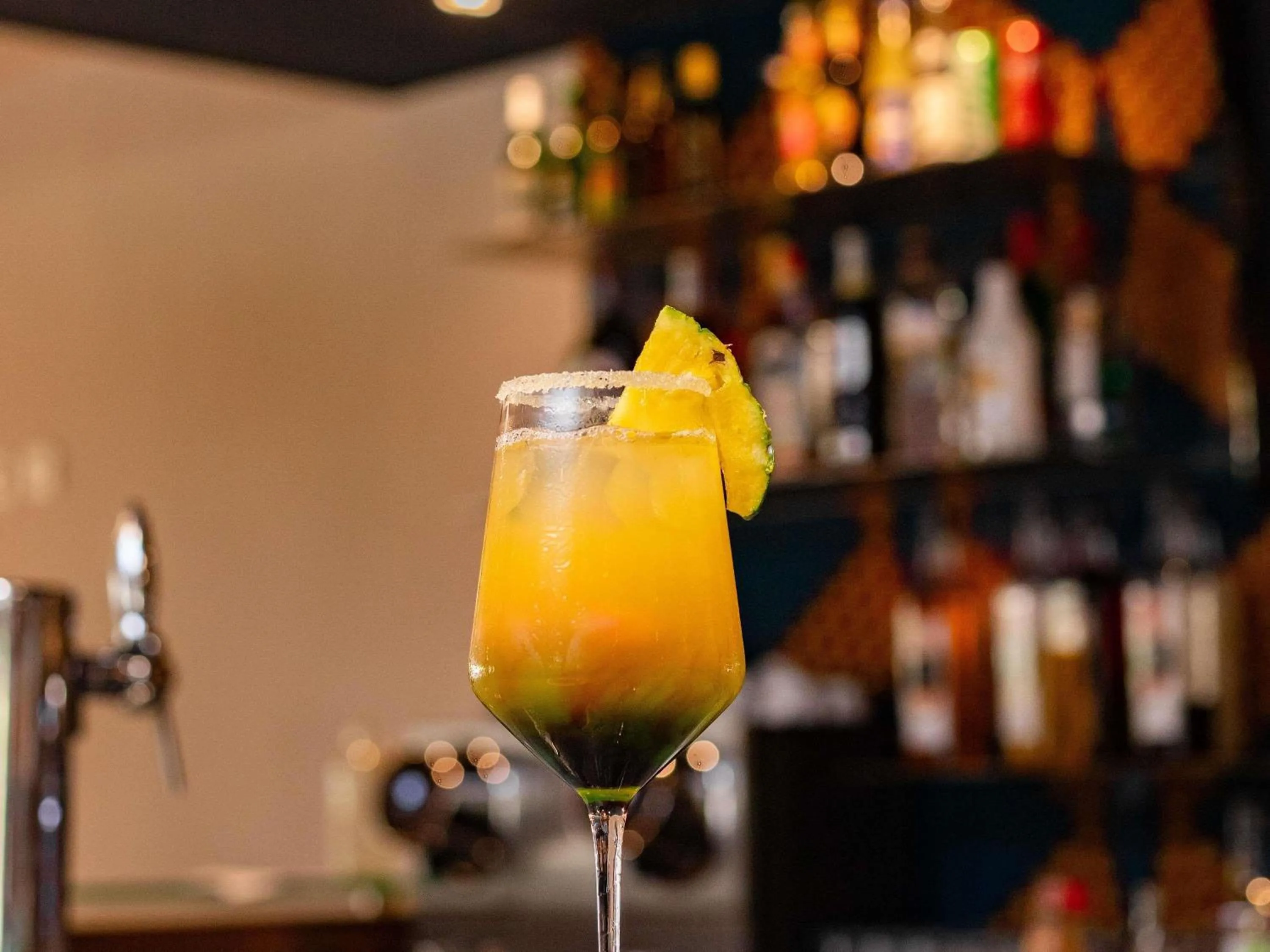 Lounge or bar in Ibis Styles Abidjan Plateau