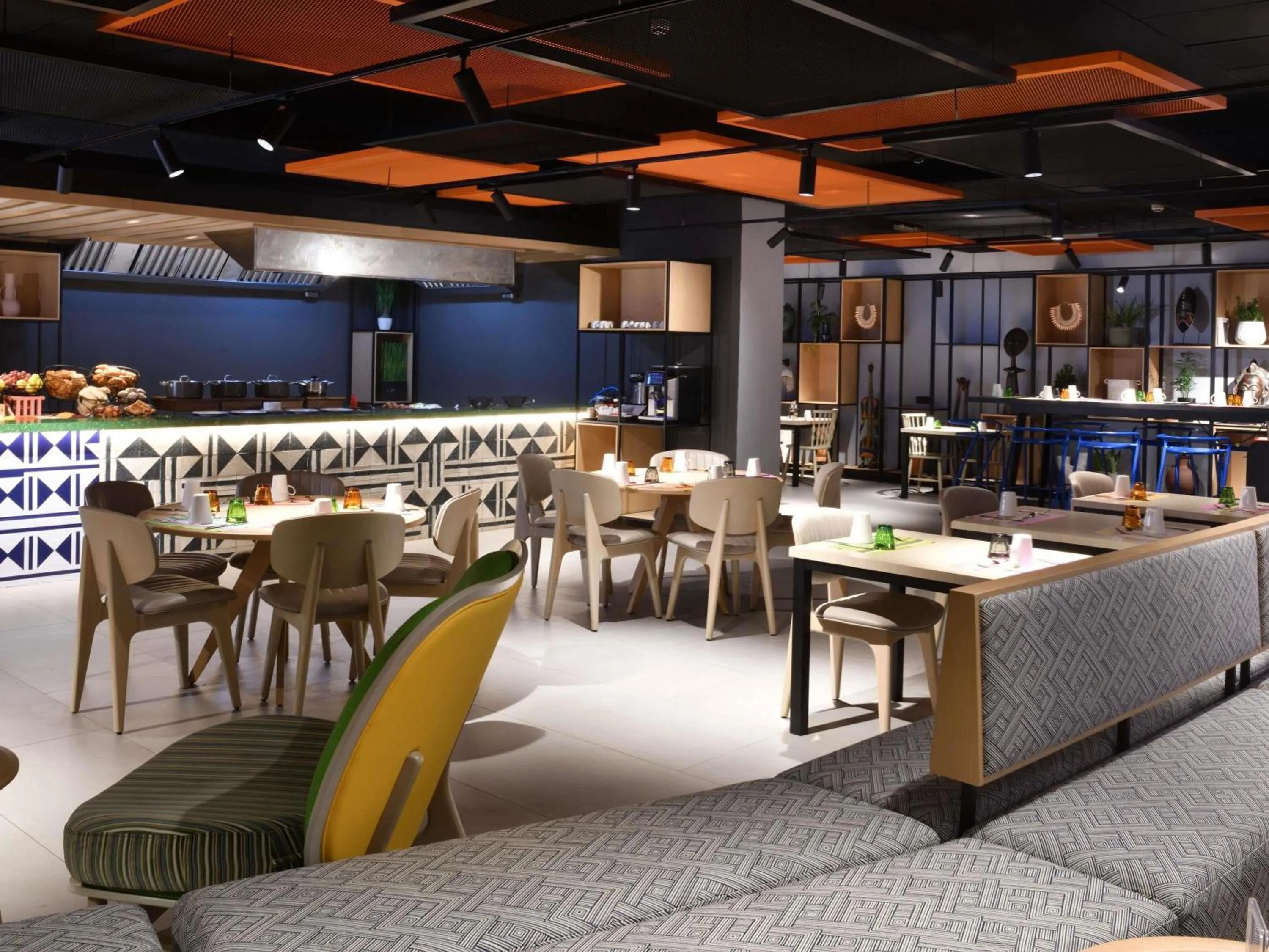 Restaurant/places to eat in Ibis Styles Abidjan Plateau