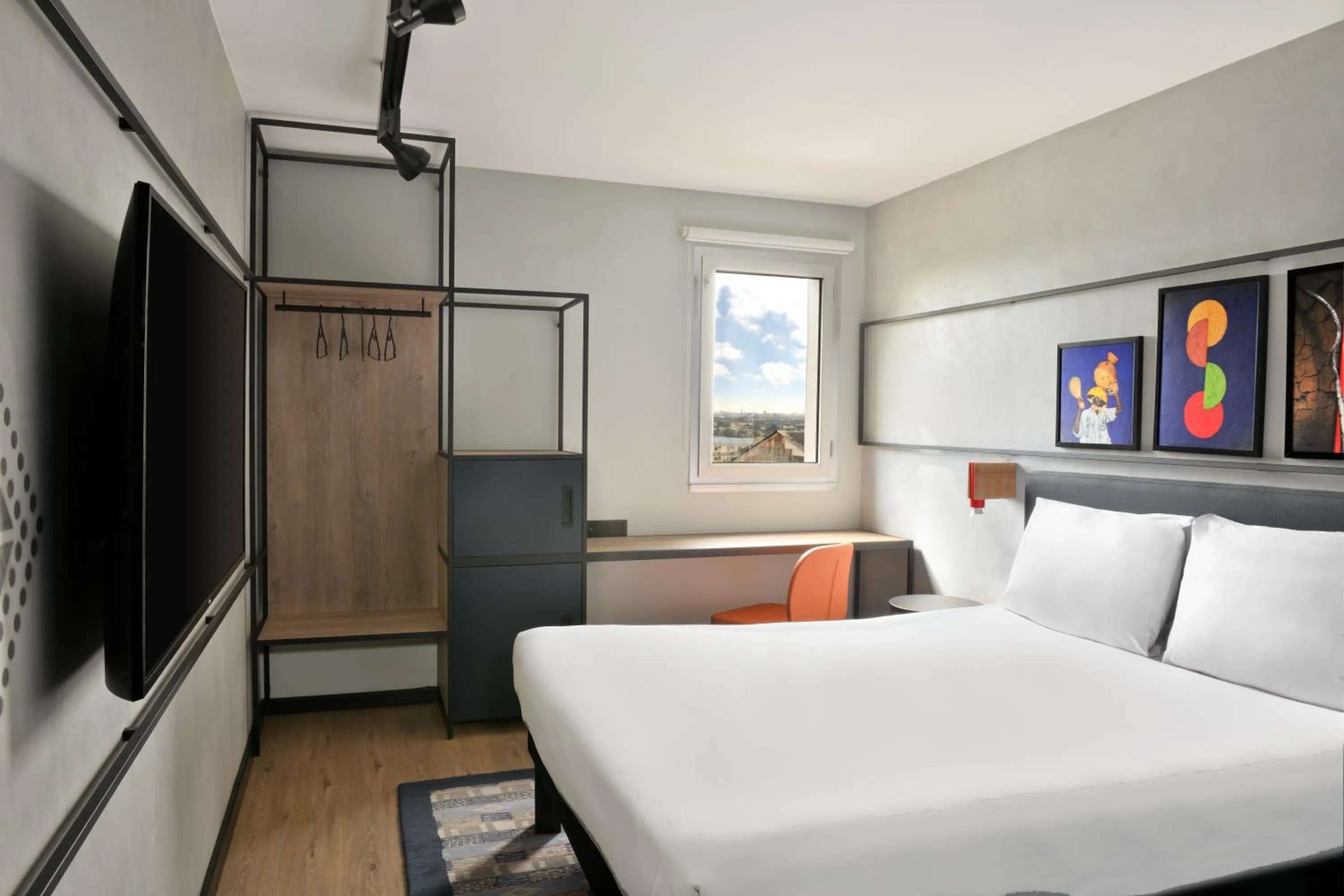 Bedroom, Bed in Ibis Styles Abidjan Plateau