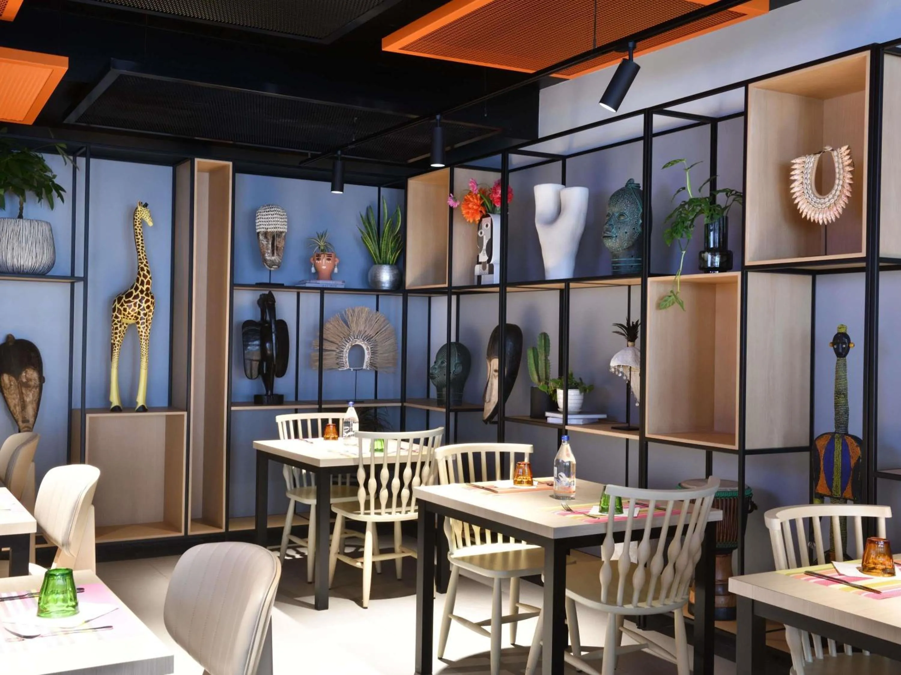 Restaurant/places to eat in Ibis Styles Abidjan Plateau