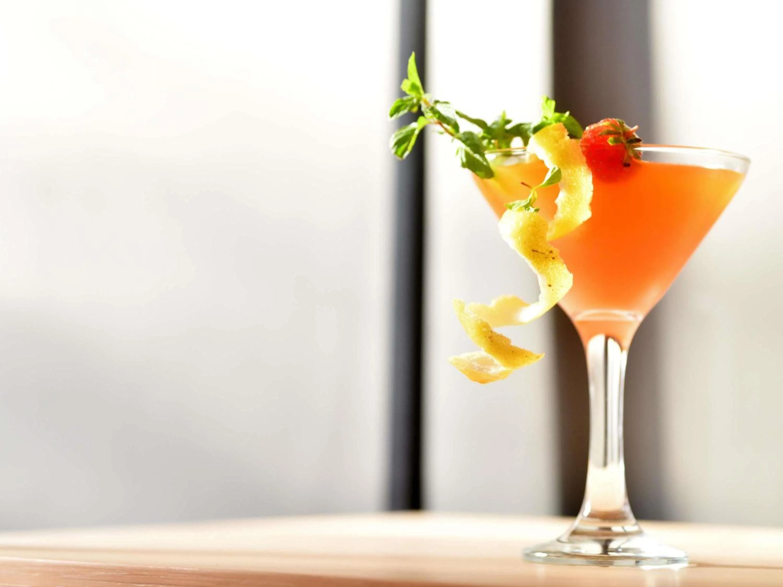 Lounge or bar in Ibis Styles Abidjan Plateau