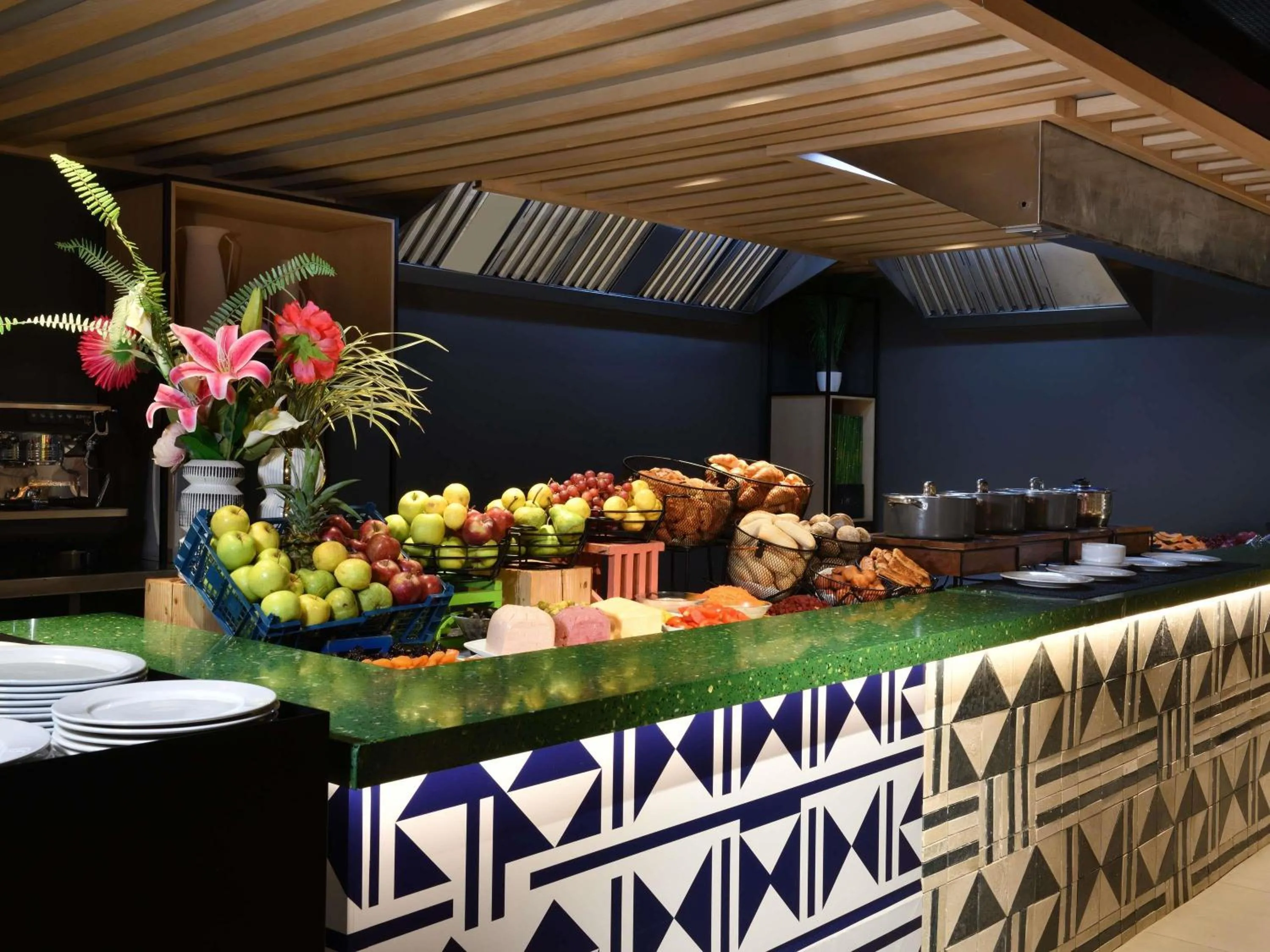 Restaurant/places to eat in Ibis Styles Abidjan Plateau