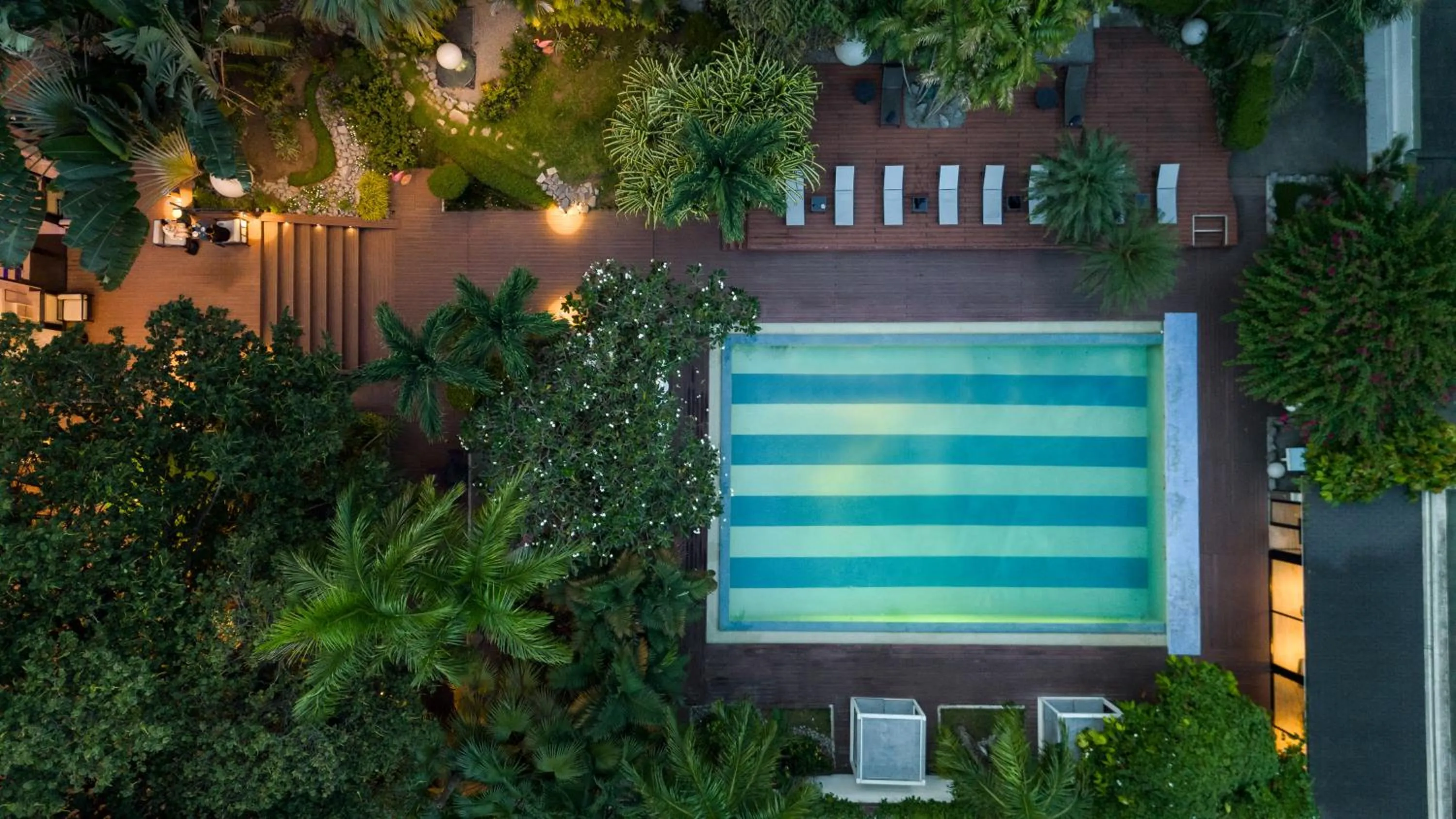 Swimming pool in Novotel Abidjan Plateau