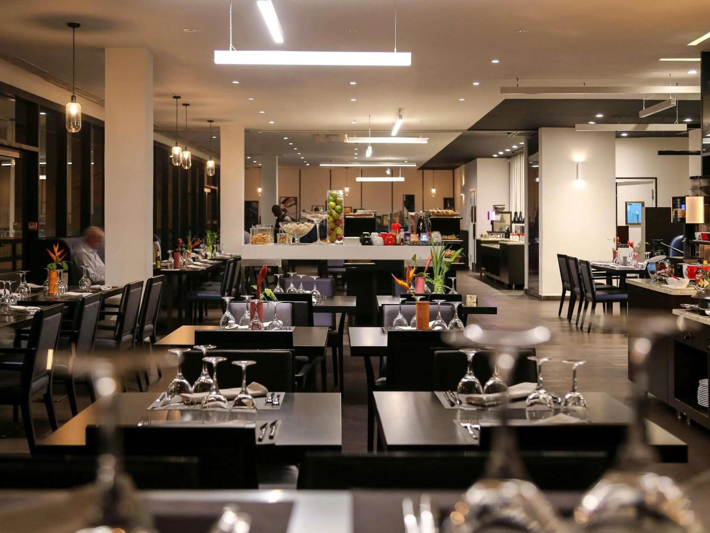 Restaurant/places to eat in Novotel Abidjan Plateau