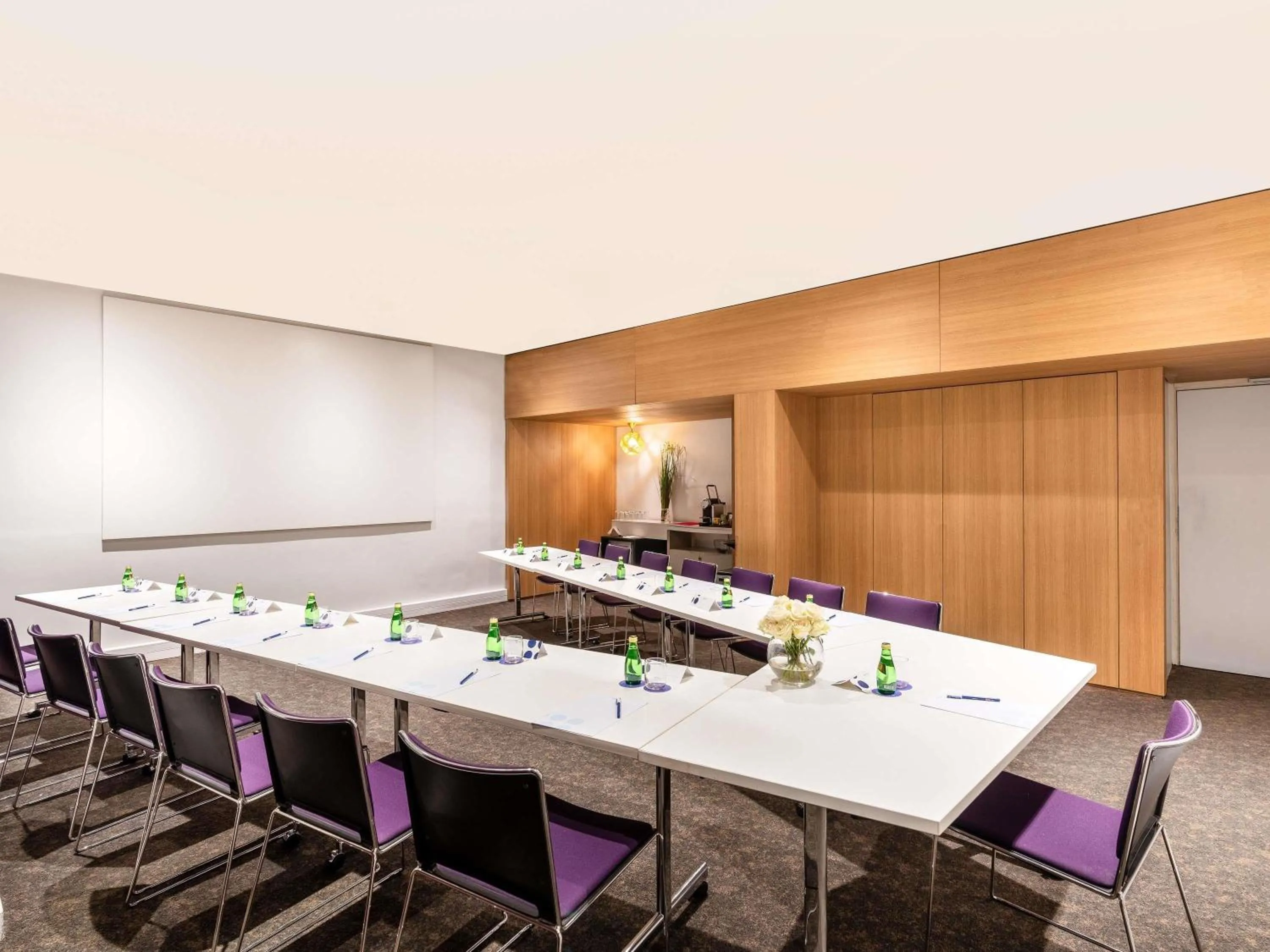 Meeting/conference room in Novotel Abidjan Plateau