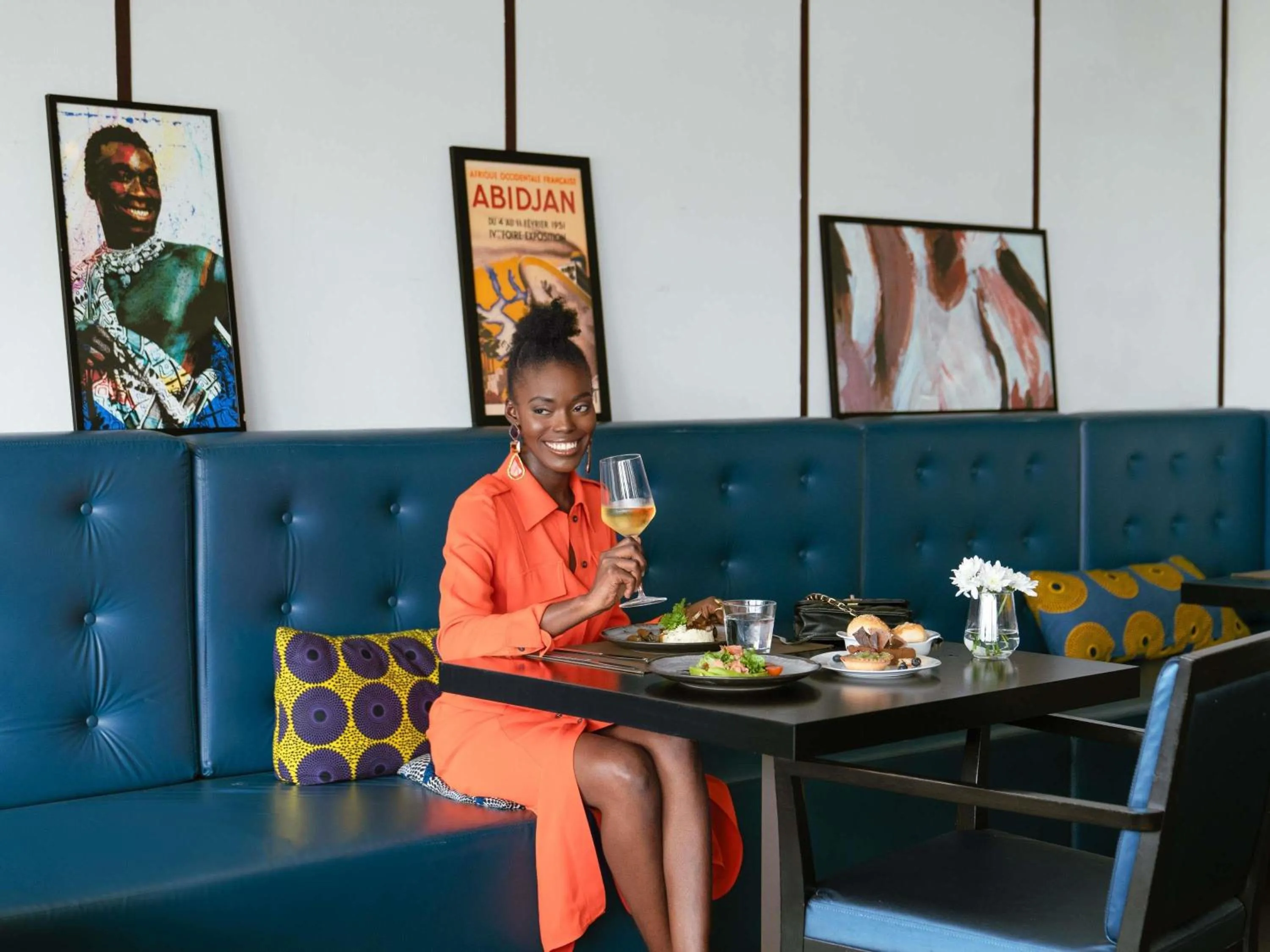 Restaurant/places to eat in Novotel Abidjan Plateau