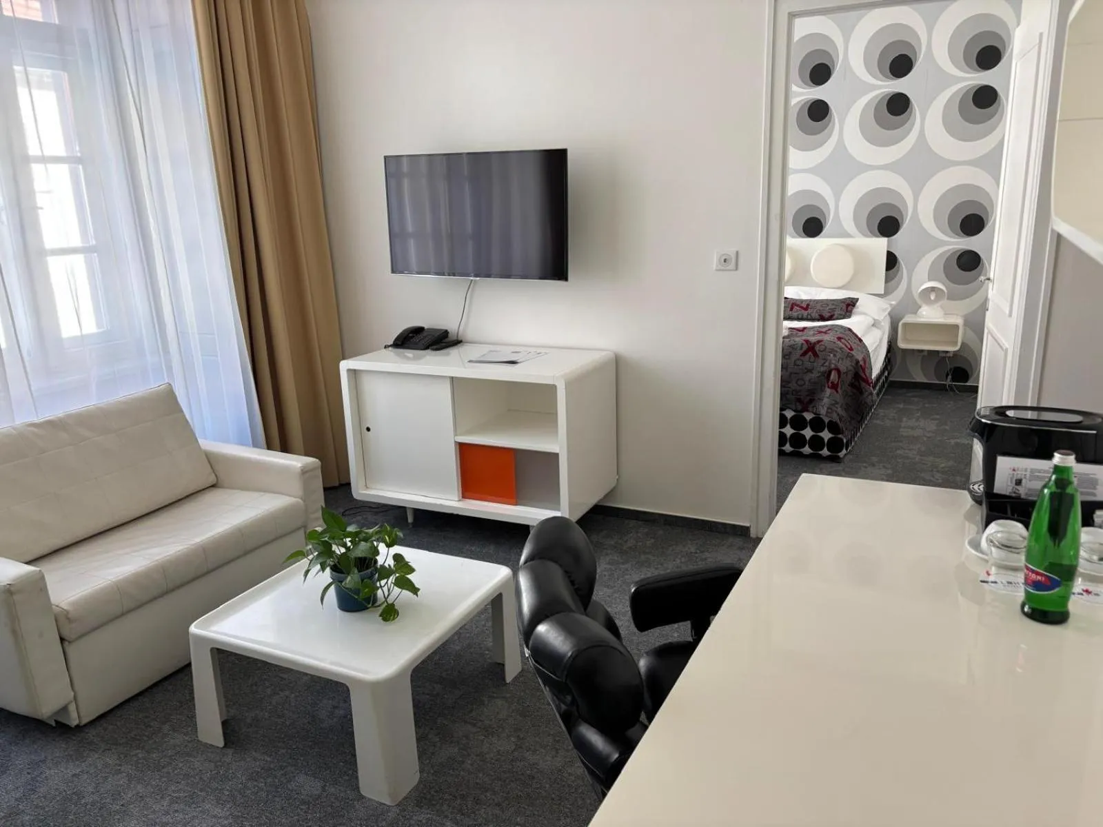 TV and multimedia in LH Vintage Design Hotel Sax