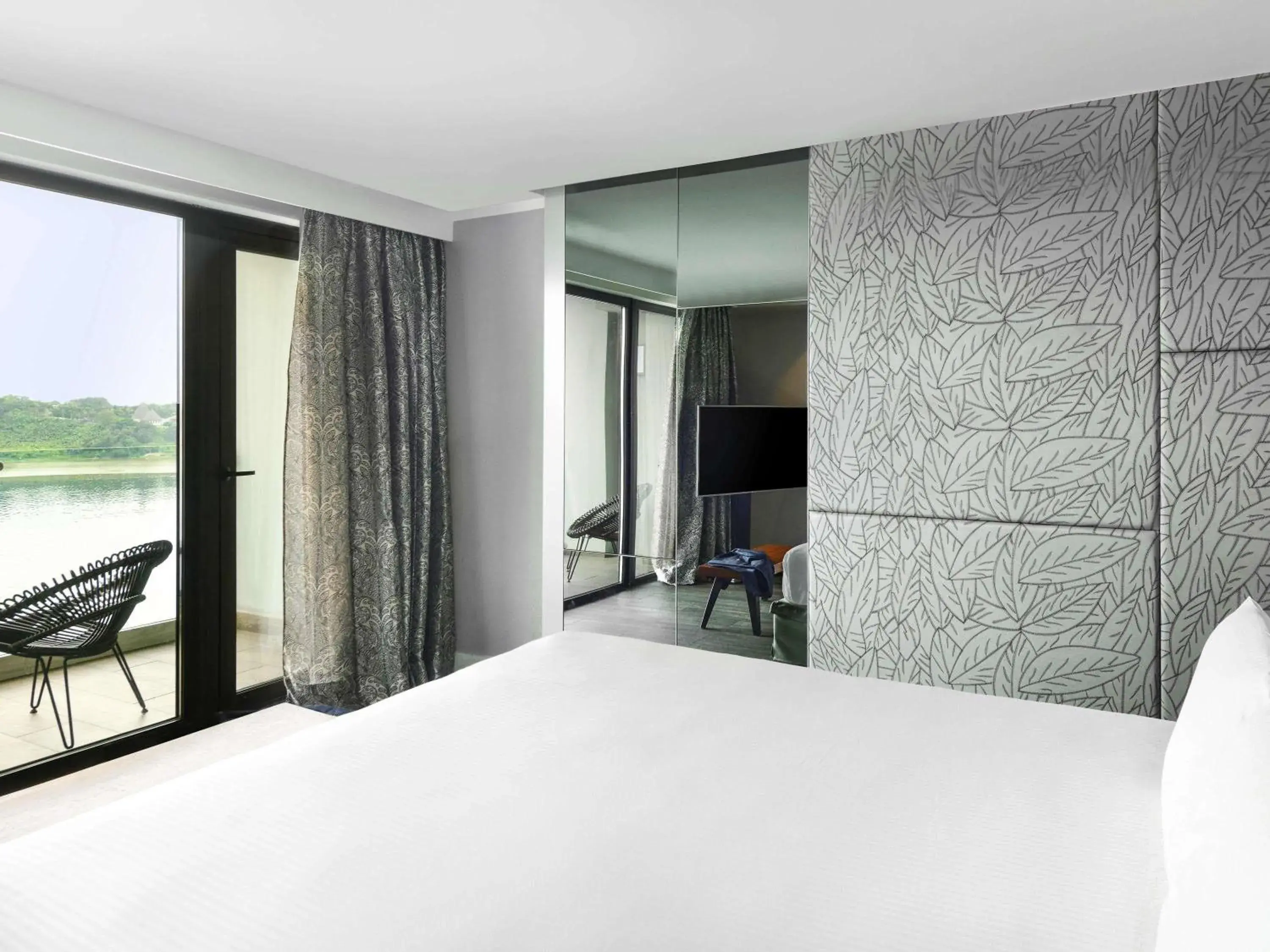 Deluxe Corner King Room with Balcony and Lagoon View in Pullman Abidjan Deluxe Corner King Room with Balcony and Lagoon View in Pullman Abidjan